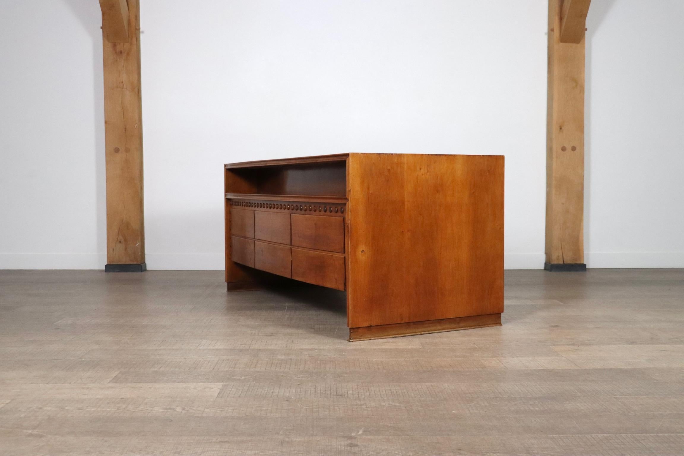 Gebogener Schreibtisch in Nussbaum, Italien 1940er Jahre im Angebot 7