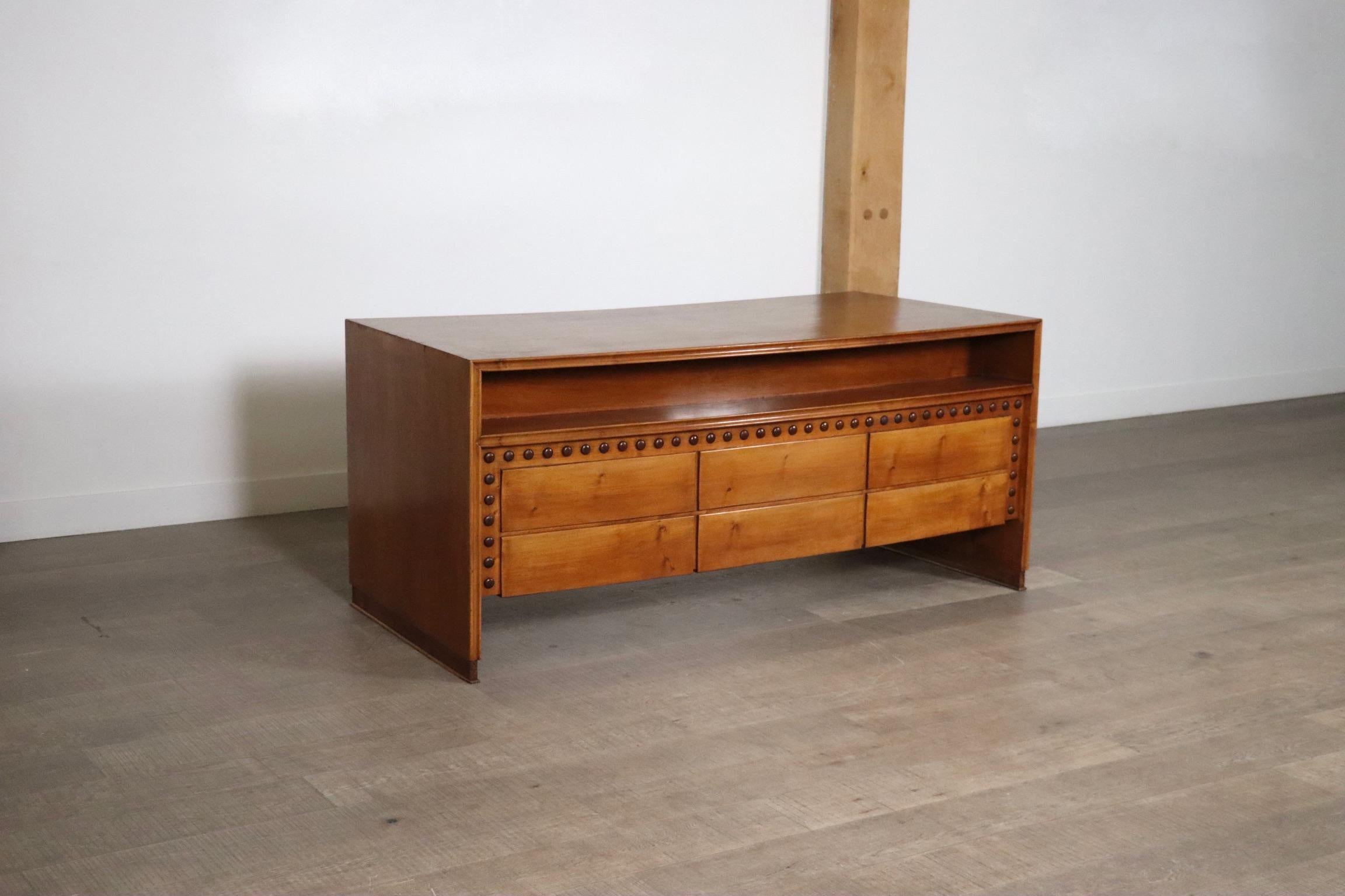 Gebogener Schreibtisch in Nussbaum, Italien 1940er Jahre im Angebot 12