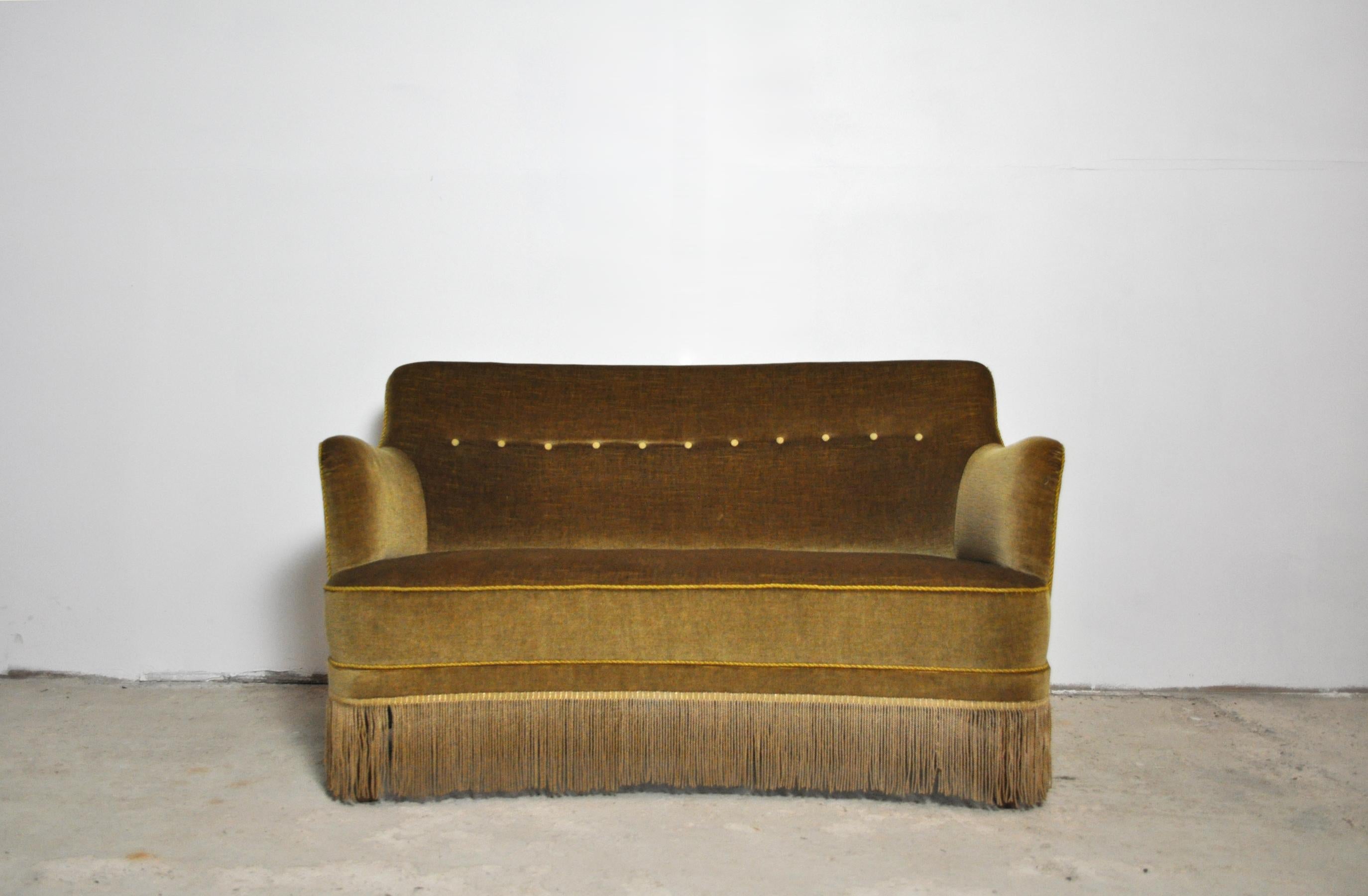 Scandinavian curved early 20th century sofa. The original upholstery in green and yellow tones is in a very good condition.

Dimensions:
Height 78 cm
Length 135 cm
Depth 80 cm
Seat height 43 cm.