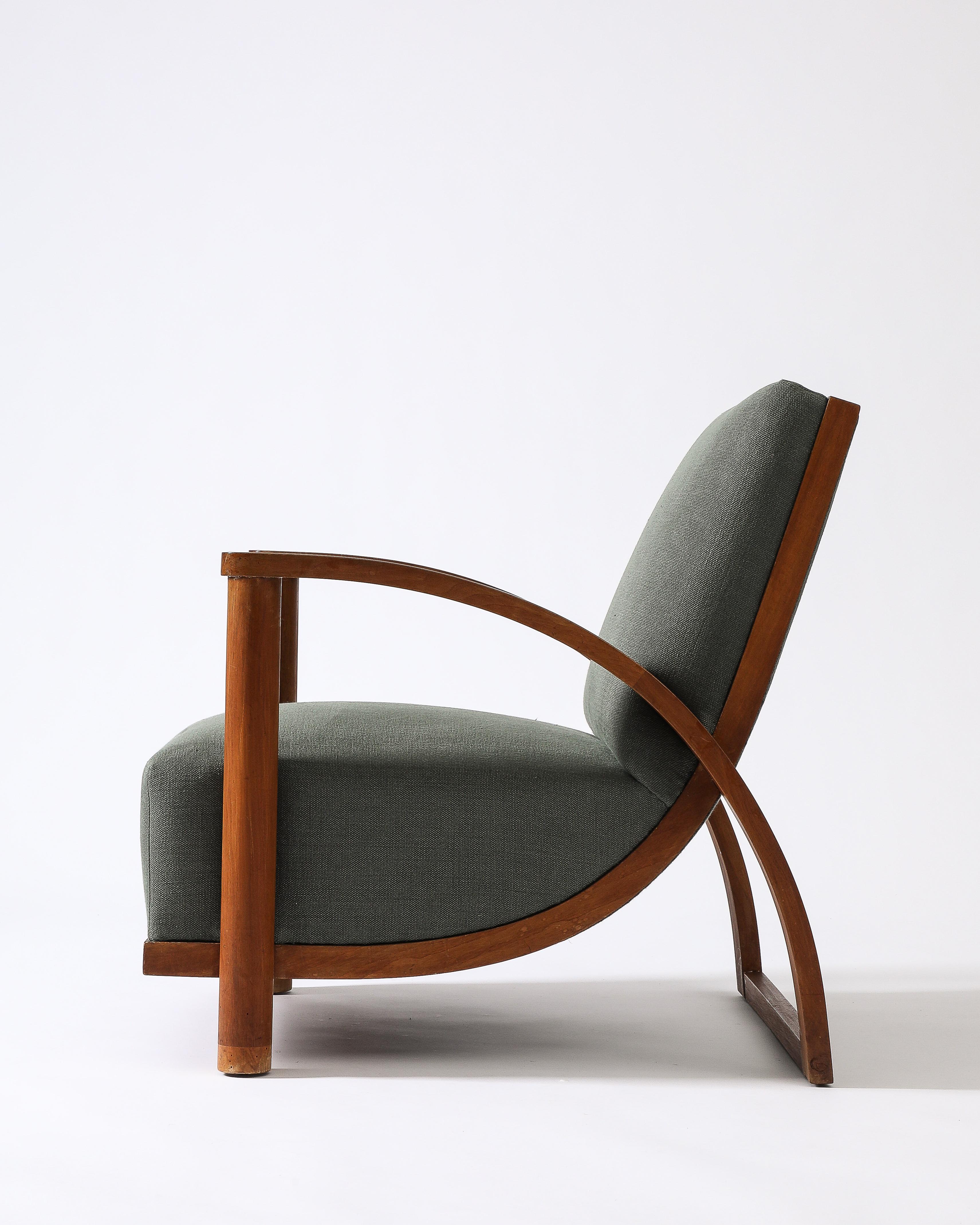 Sillón curvo de olmo con tapicería nueva, Francia, c. 1940 en venta 3