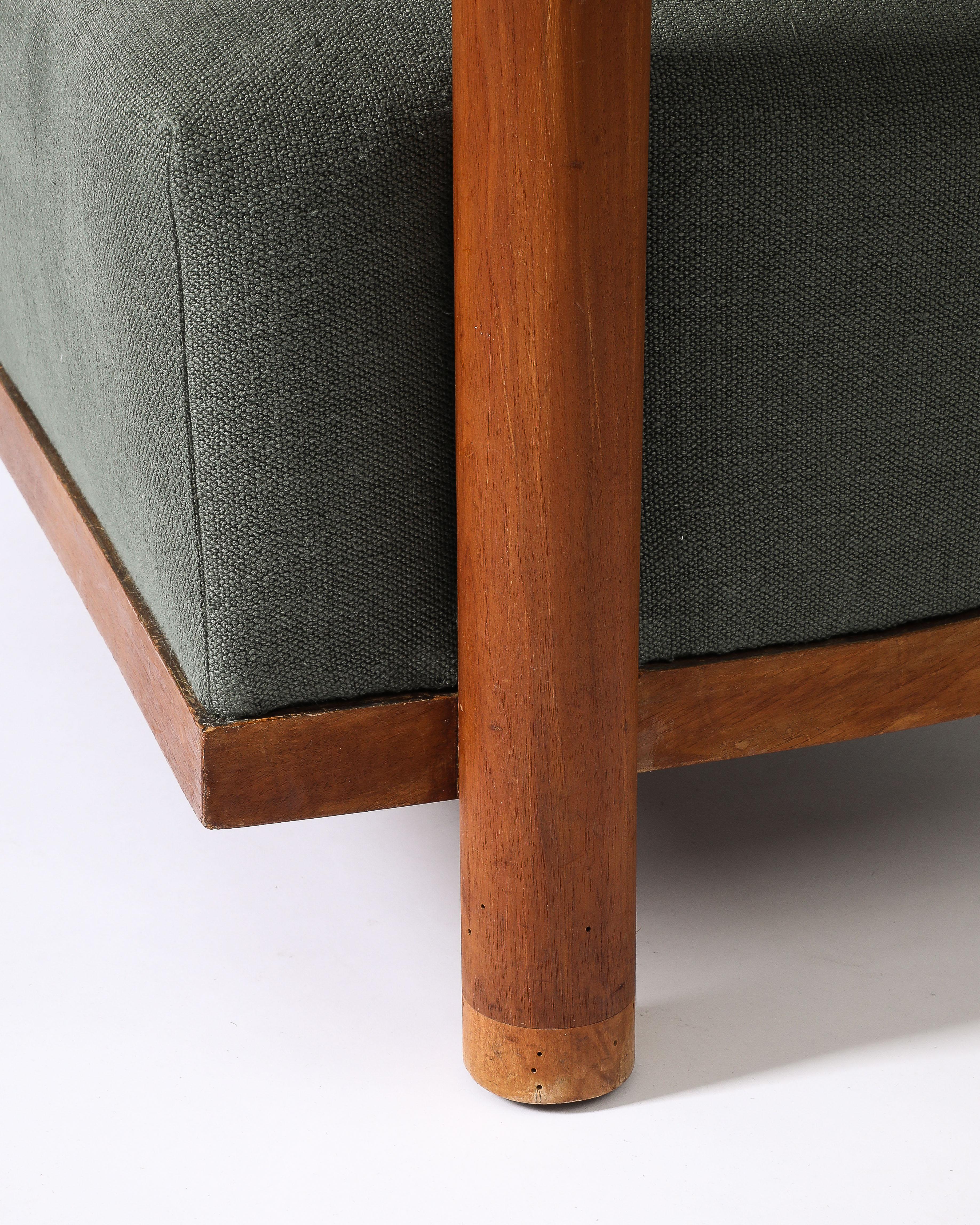 Sillón curvo de olmo con tapicería nueva, Francia, c. 1940 en venta 6