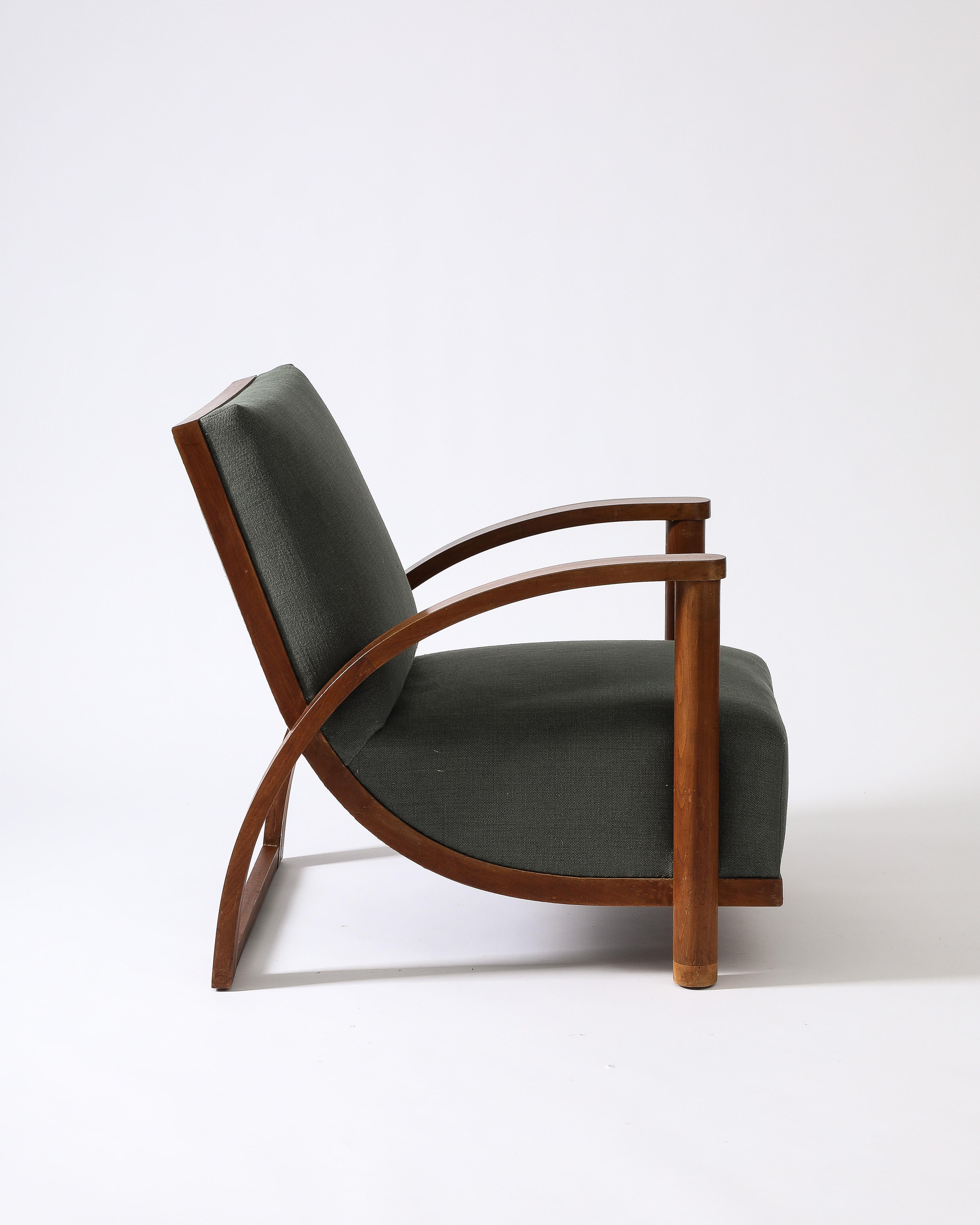 Sillón curvo de olmo con tapicería nueva, Francia, c. 1940 Francés en venta