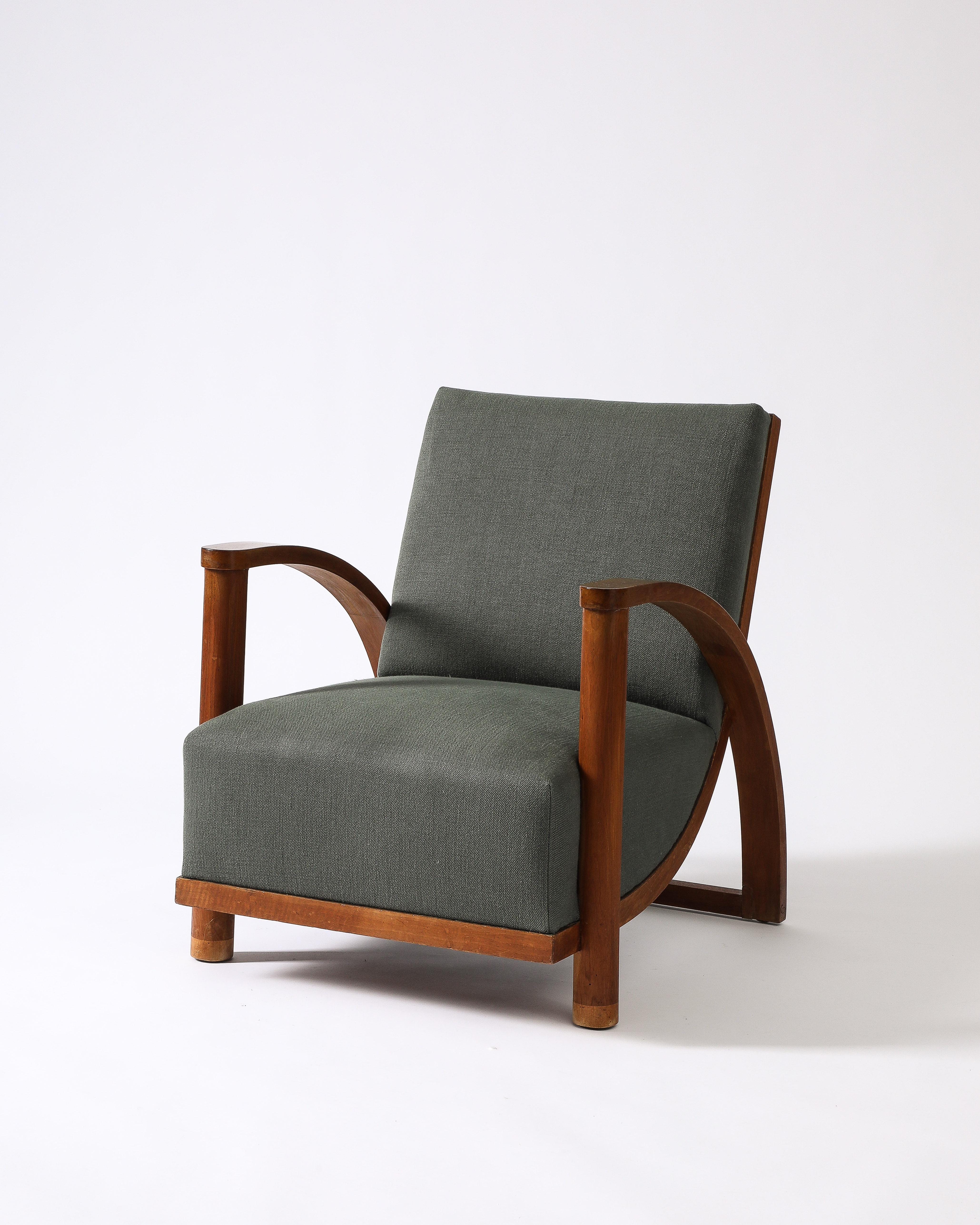 Sillón curvo de olmo con tapicería nueva, Francia, c. 1940 en venta 2