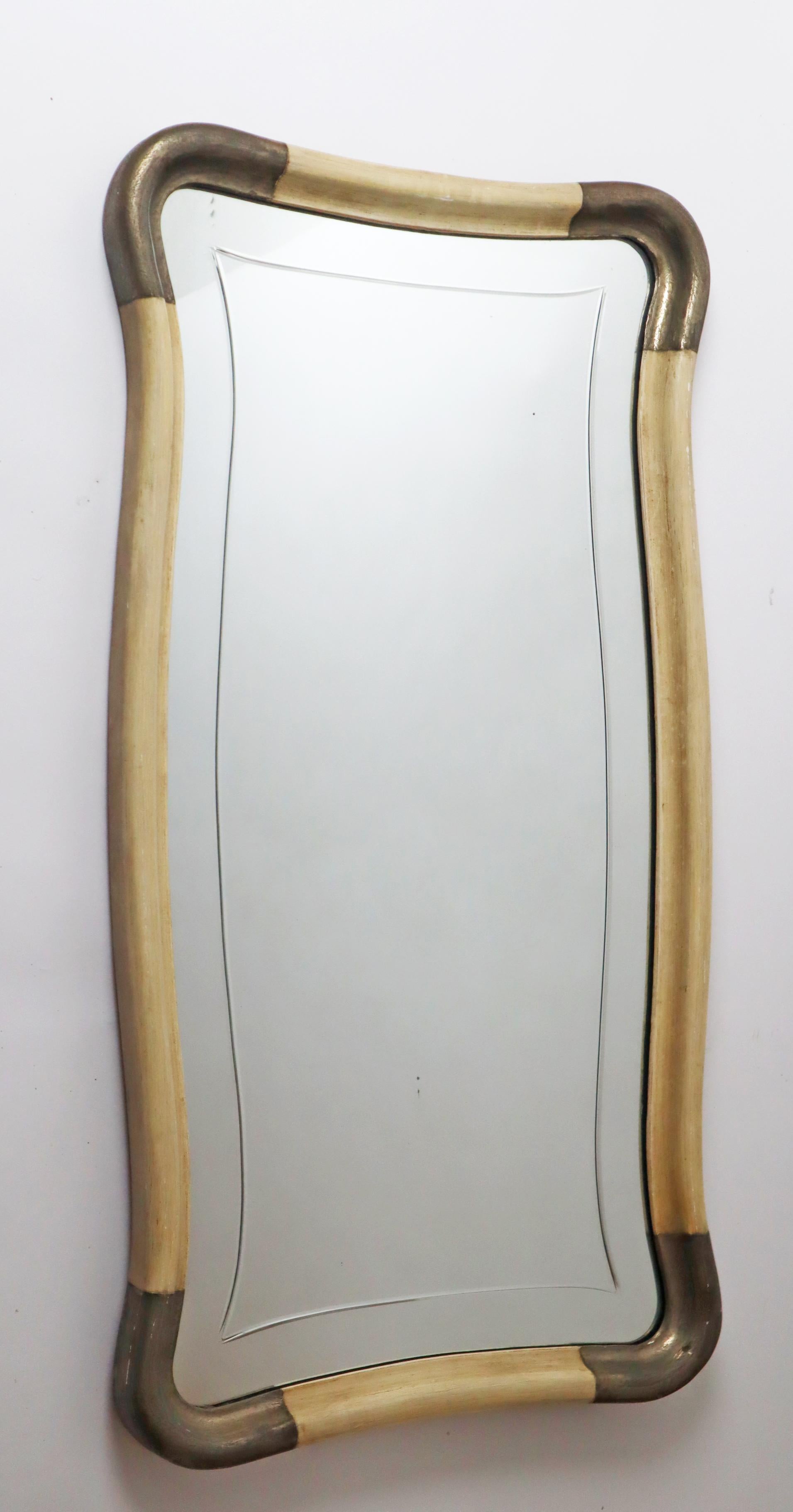 Espejo de Pared Curvo Grabado en Oro Blanco Art Deco Moderno, Italia 1950 Art Decó en venta