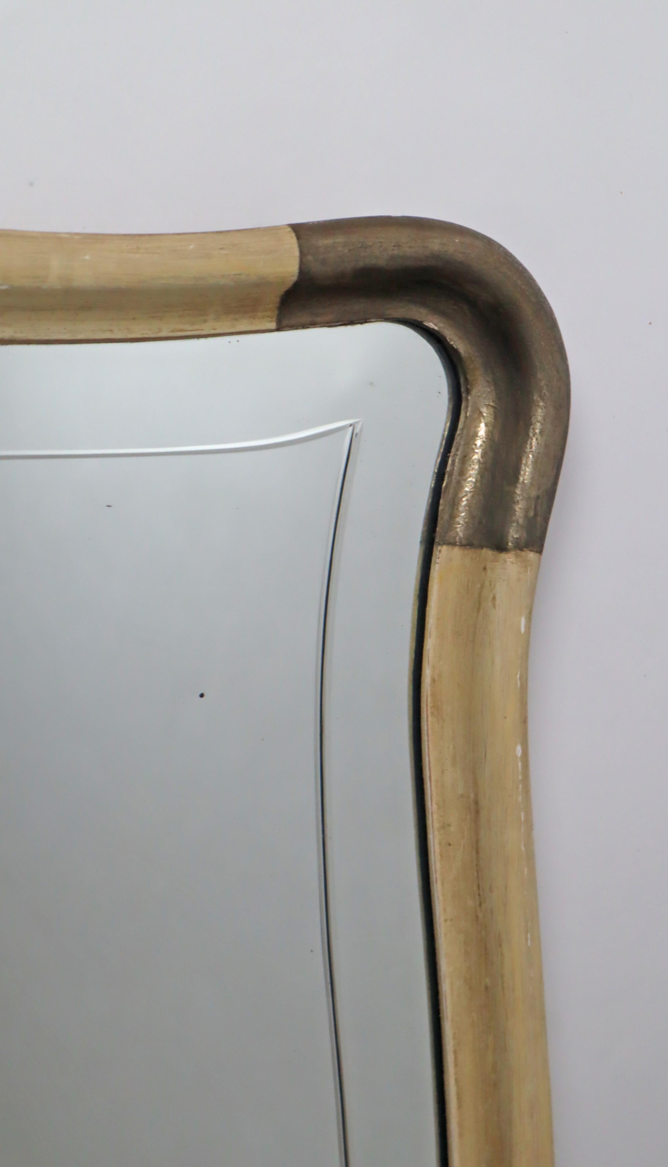 Espejo de Pared Curvo Grabado en Oro Blanco Art Deco Moderno, Italia 1950 Italiano en venta