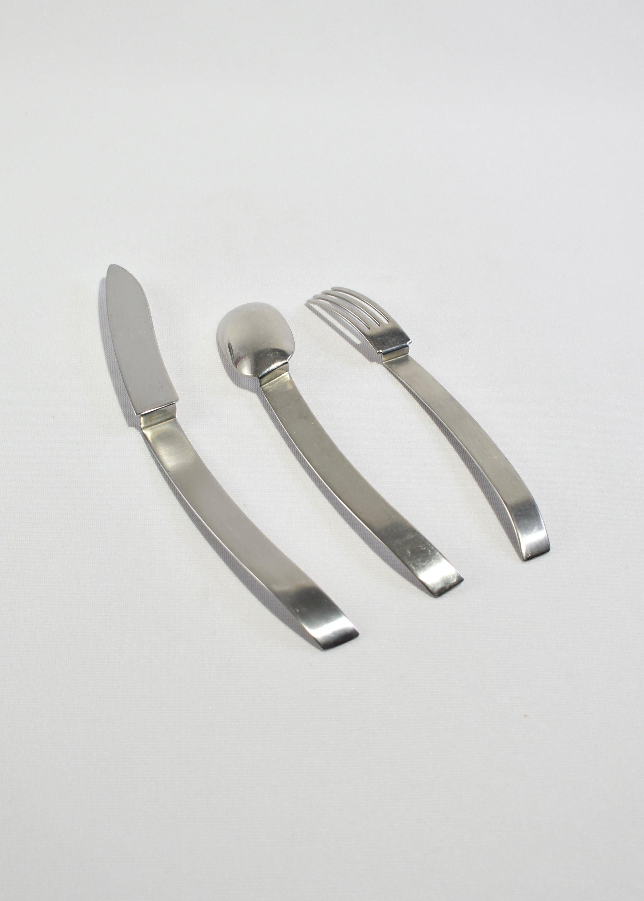 Curved Flatware Set In Good Condition In Richmond, VA