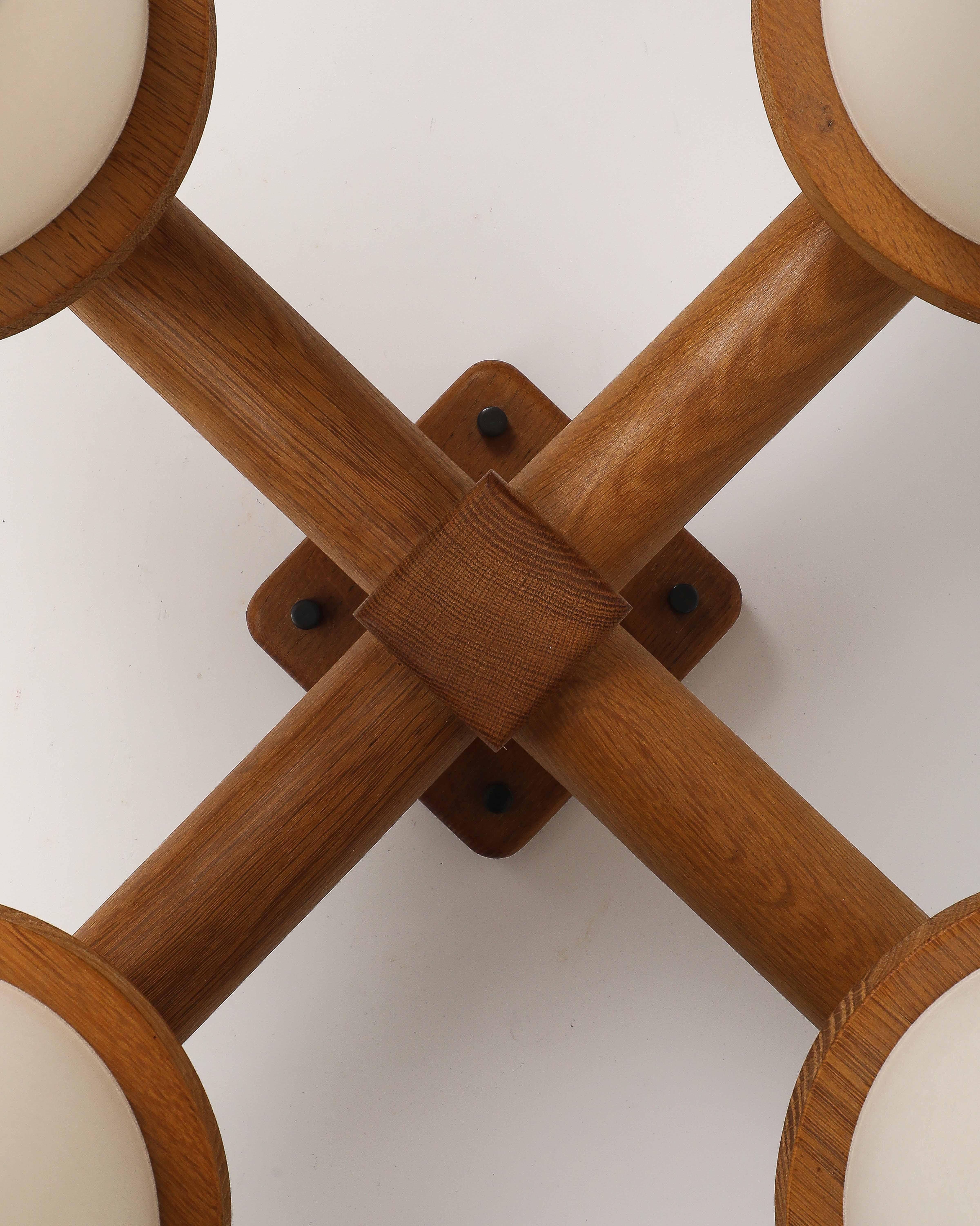 Lampadario curvo a quattro bracci in legno di Guillerme et Chambron, Francia, 1960 ca. in vendita 10