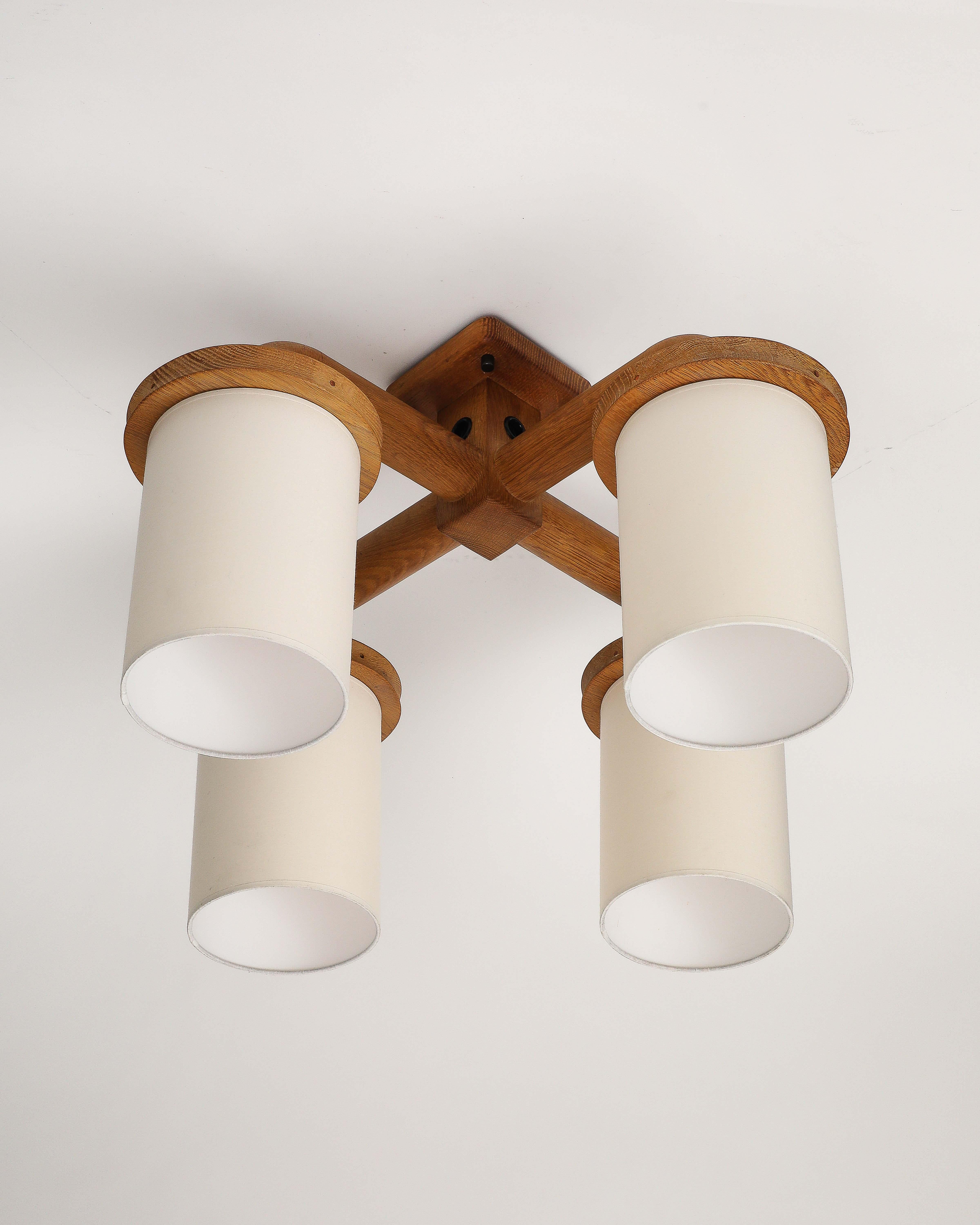 Francese Lampadario curvo a quattro bracci in legno di Guillerme et Chambron, Francia, 1960 ca. in vendita