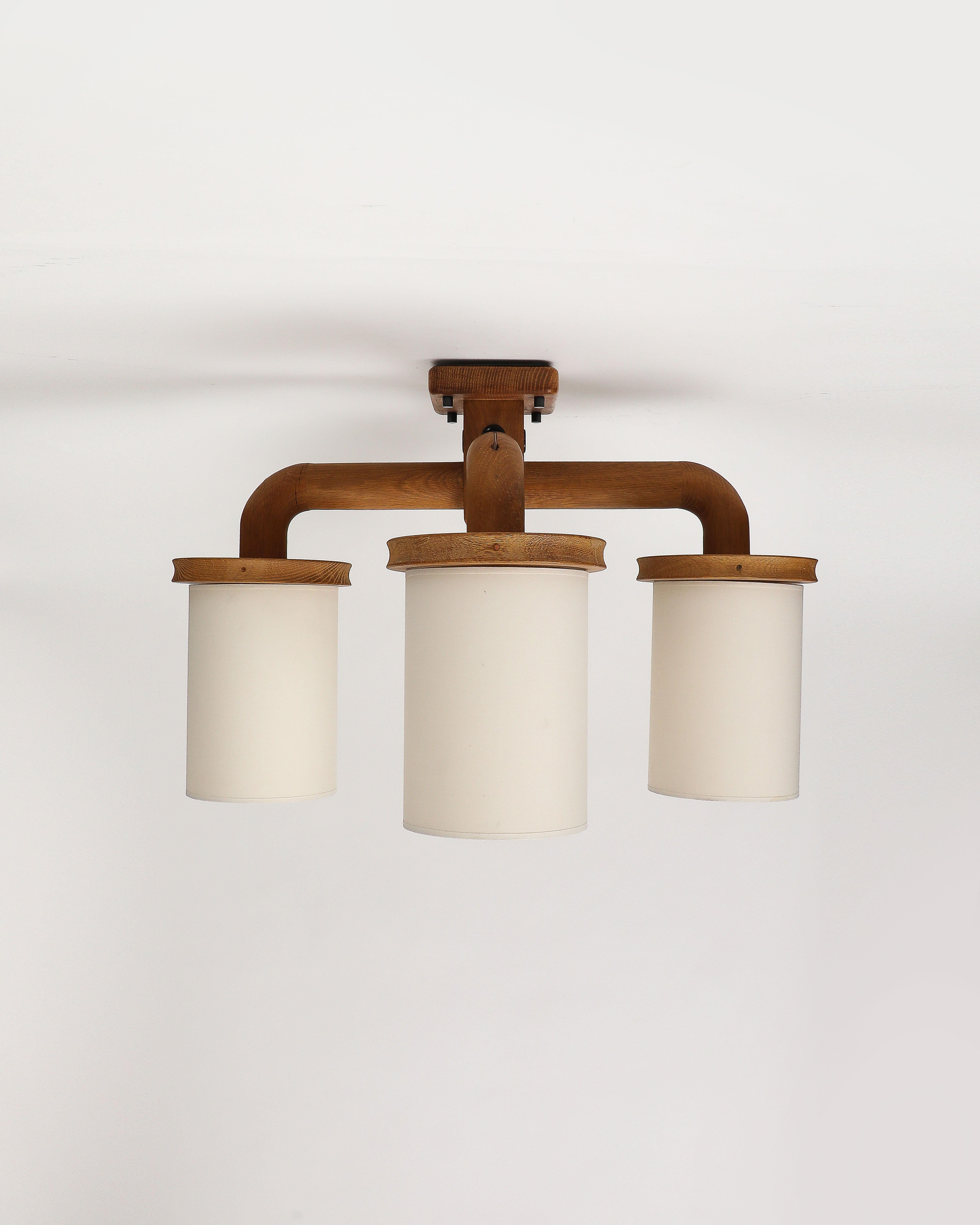 Legno Lampadario curvo a quattro bracci in legno di Guillerme et Chambron, Francia, 1960 ca. in vendita