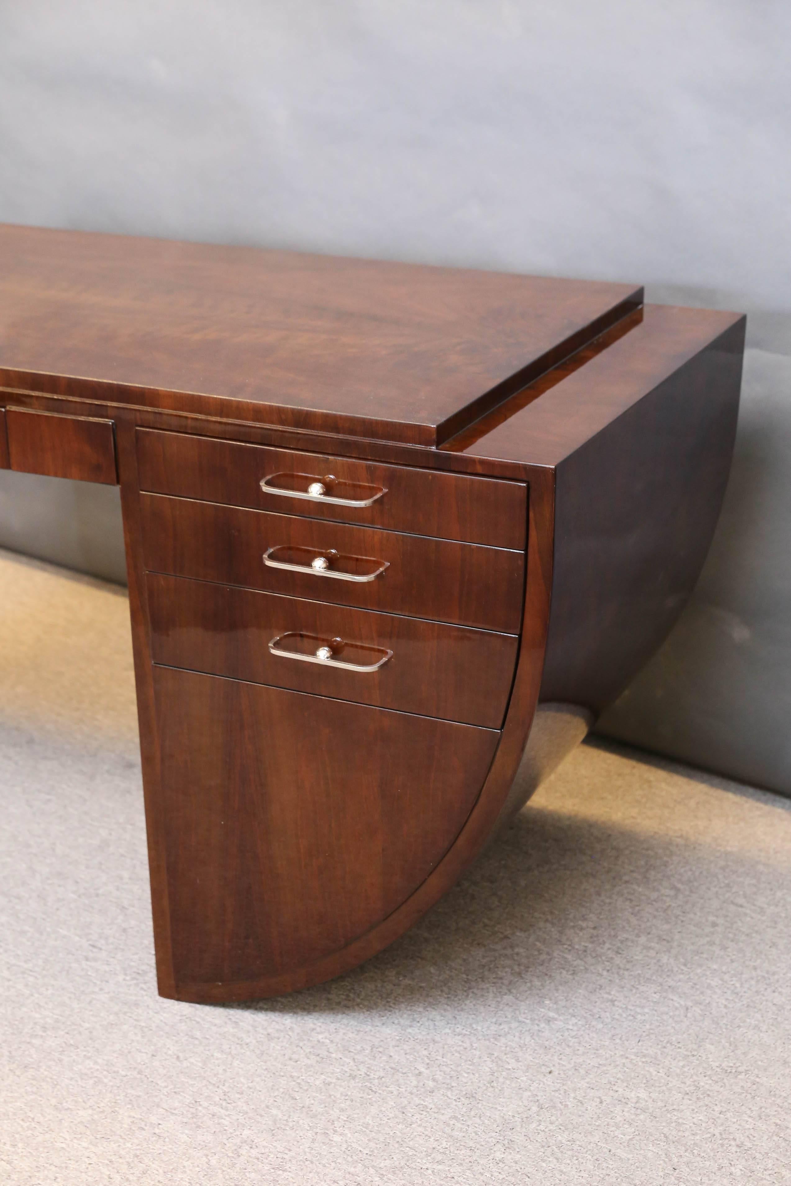 Curved French Art Deco Desk in Walnut 2