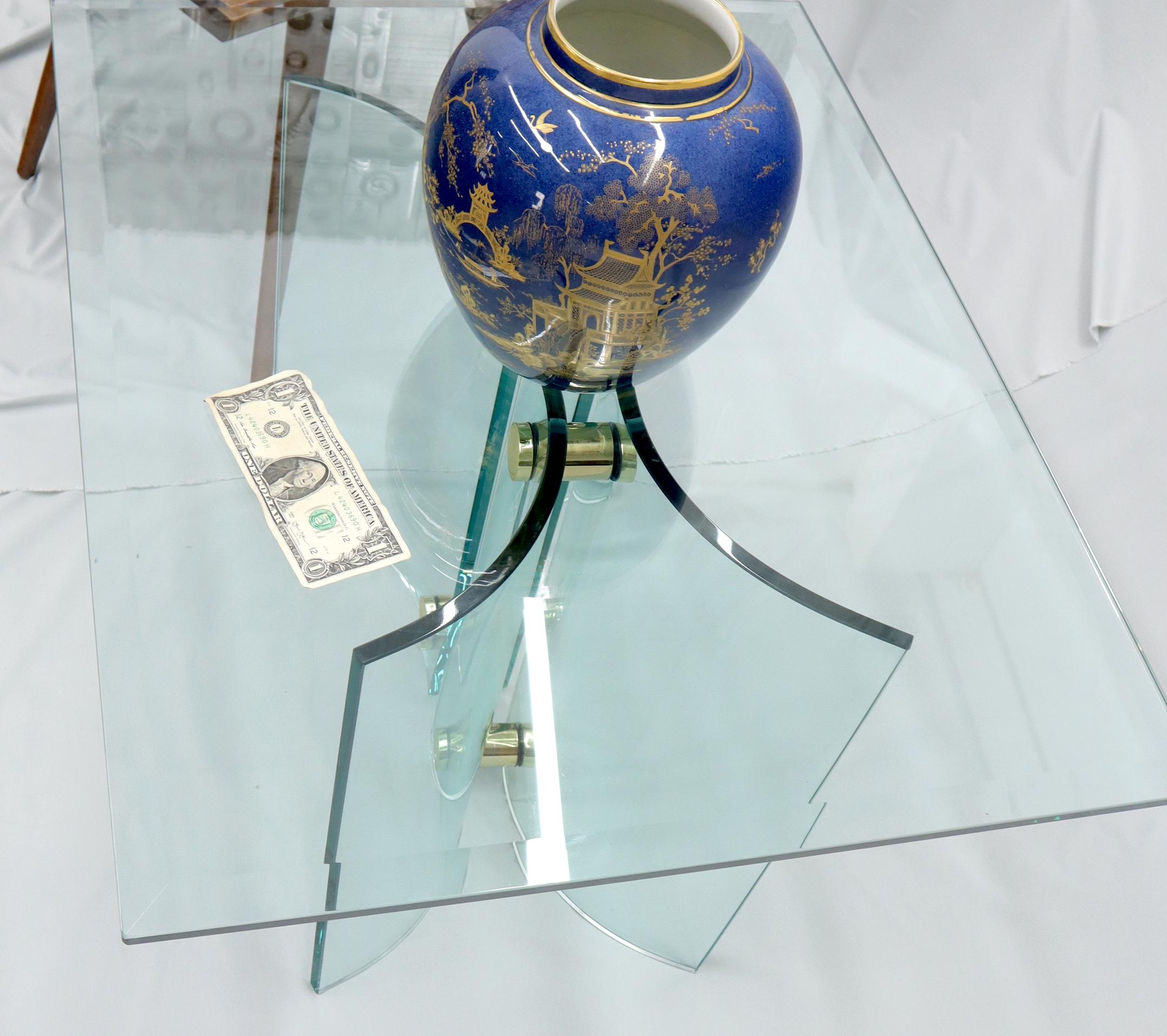 Konsolentisch mit geschwungenem Glasfuß und Messingträgern und Glasplatte im Zustand „Hervorragend“ im Angebot in Rockaway, NJ