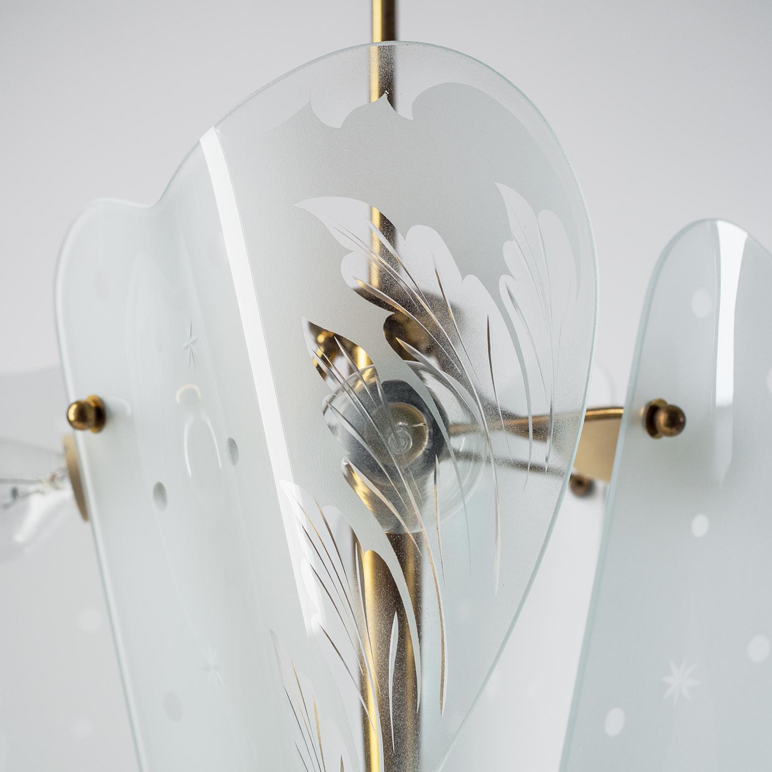 Mid-20th Century Italian Curved Glass Chandelier, circa 1955, Luigi Brusotti (Attr.)