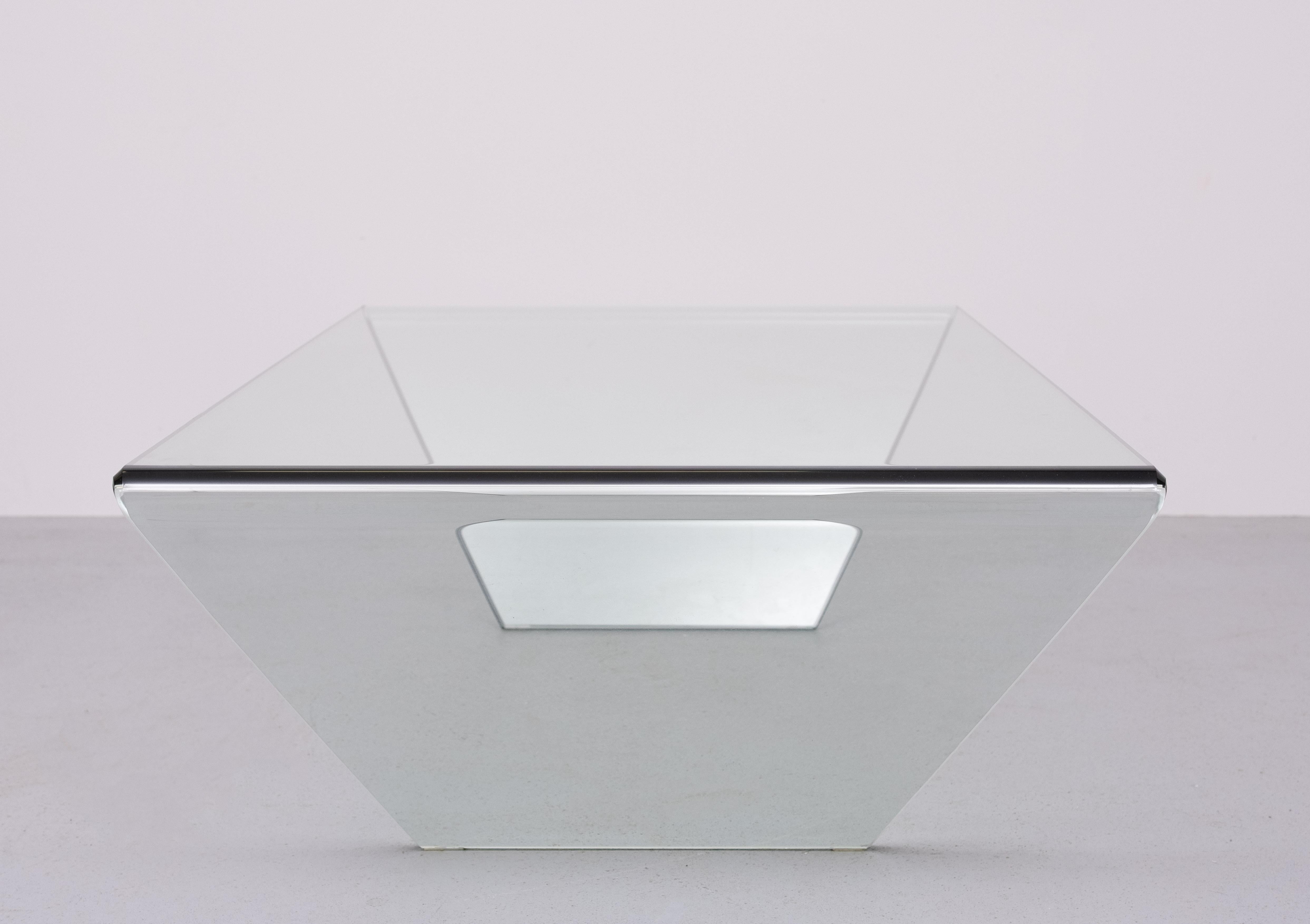 Mesa de centro de cristal curvado Años 80 Italia Italiano en venta