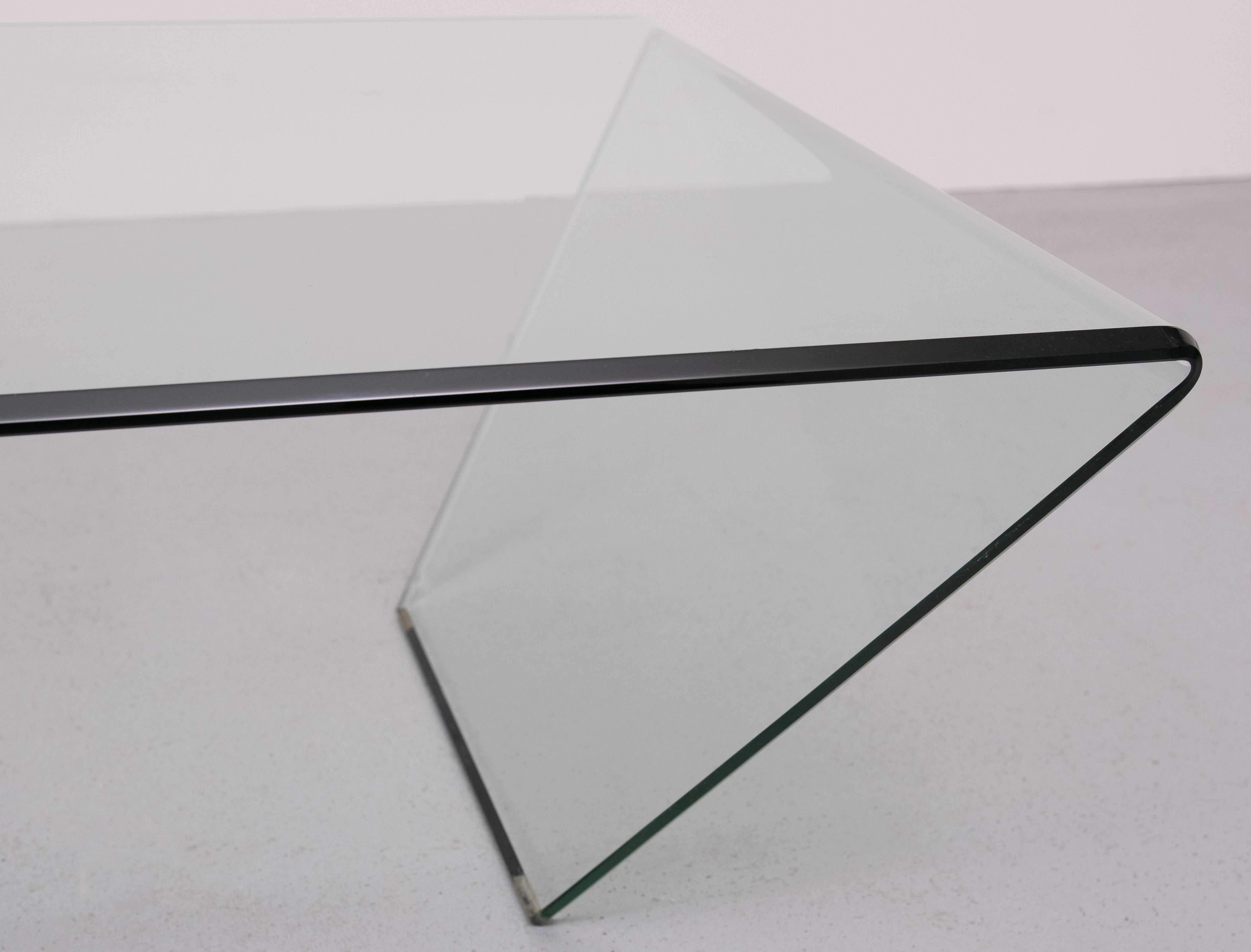 Mesa de centro de cristal curvado Años 80 Italia Vidrio en venta