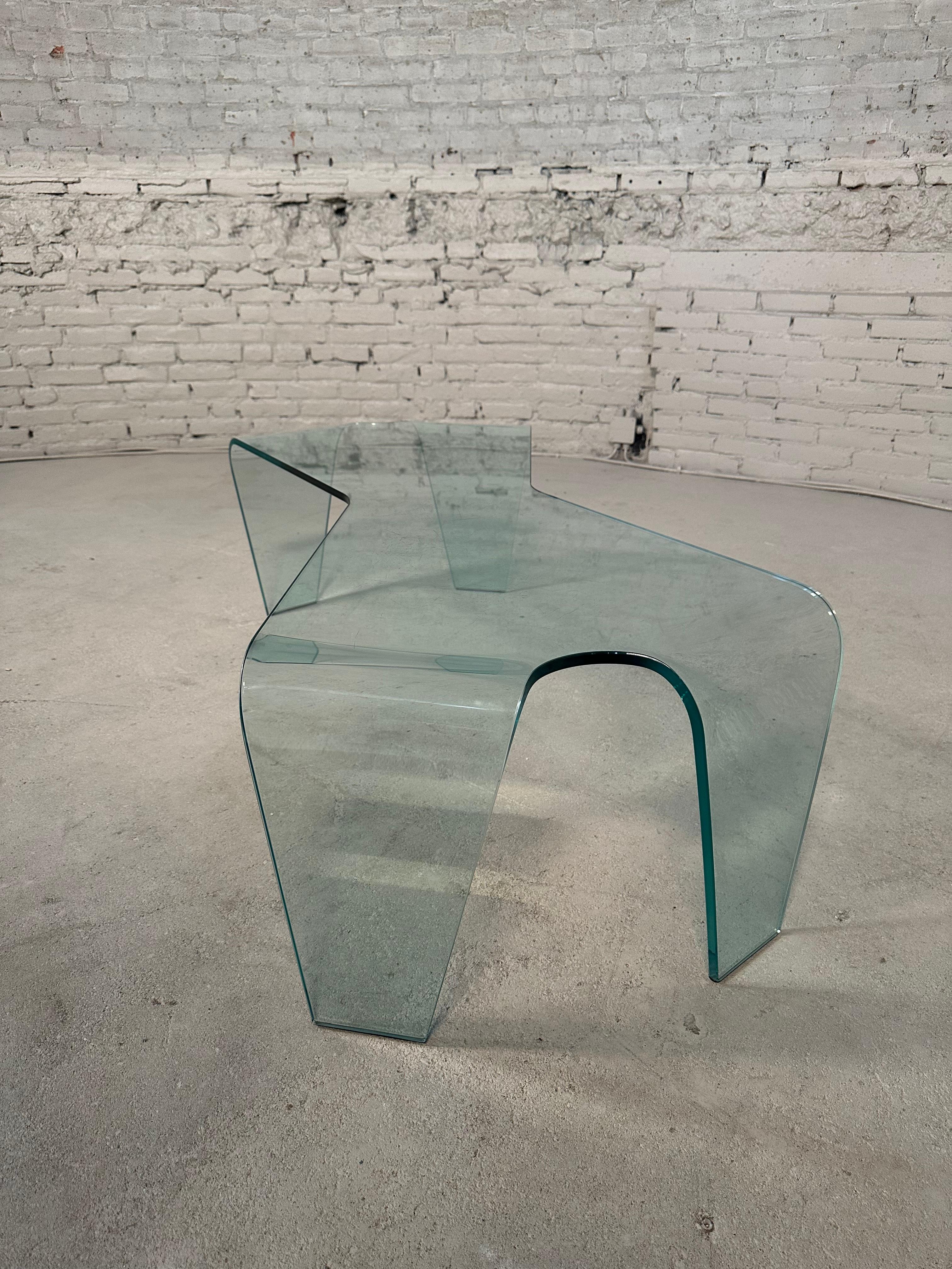 Curved Glass Coffee Table In Good Condition For Sale In BREDA, NL