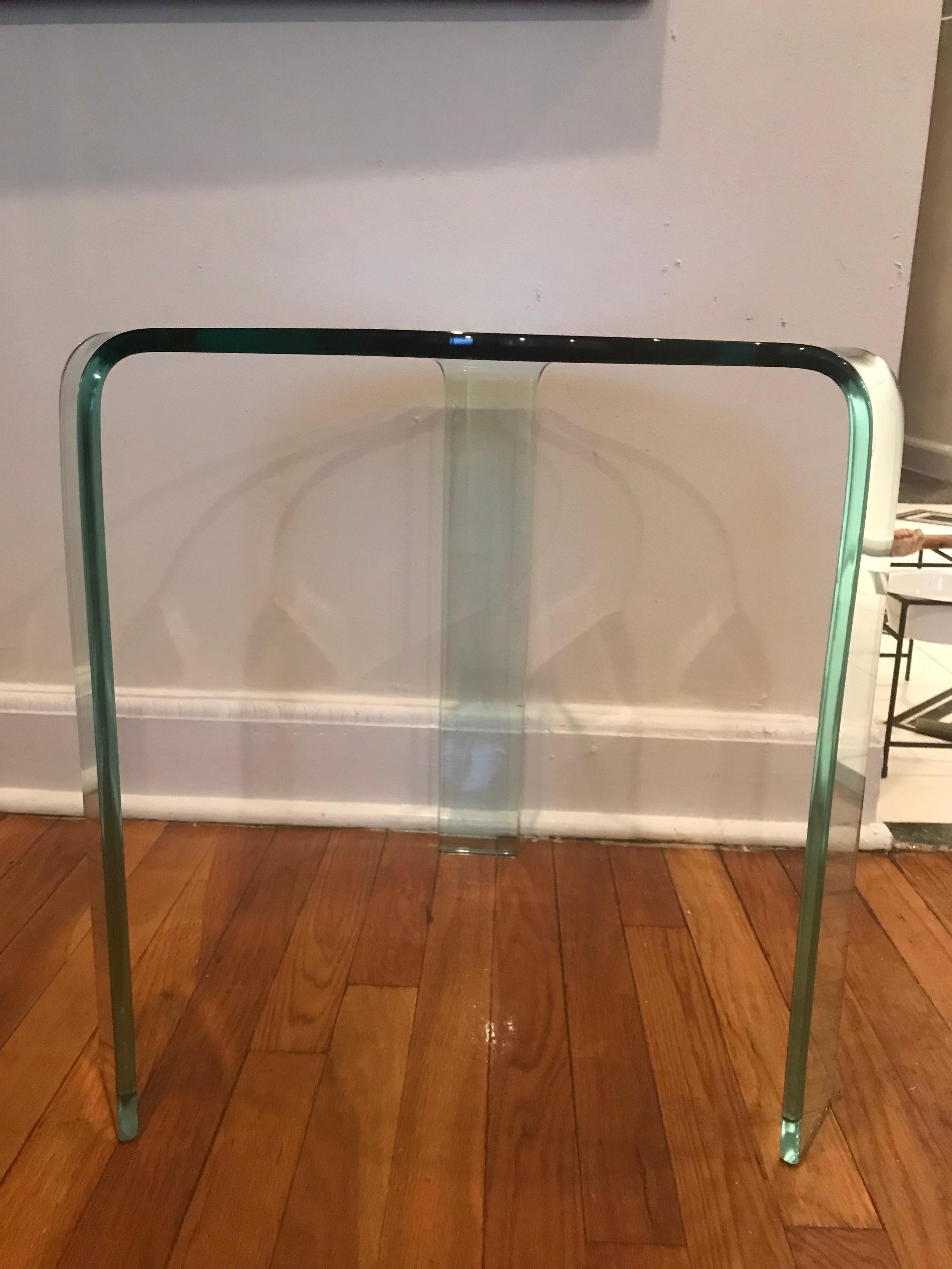 Curved Glass Side Table, Homage to Alvar Alto, Manufactured in Italy by Fiam In Excellent Condition In Jersey City, NJ