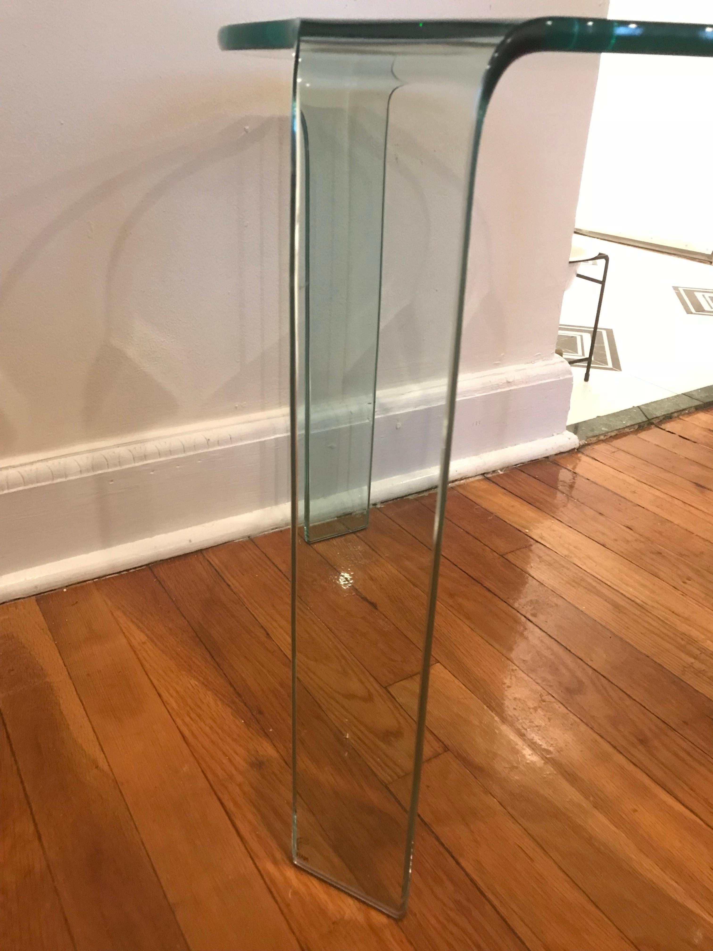 Late 20th Century Curved Glass Side Table, Homage to Alvar Alto, Manufactured in Italy by Fiam
