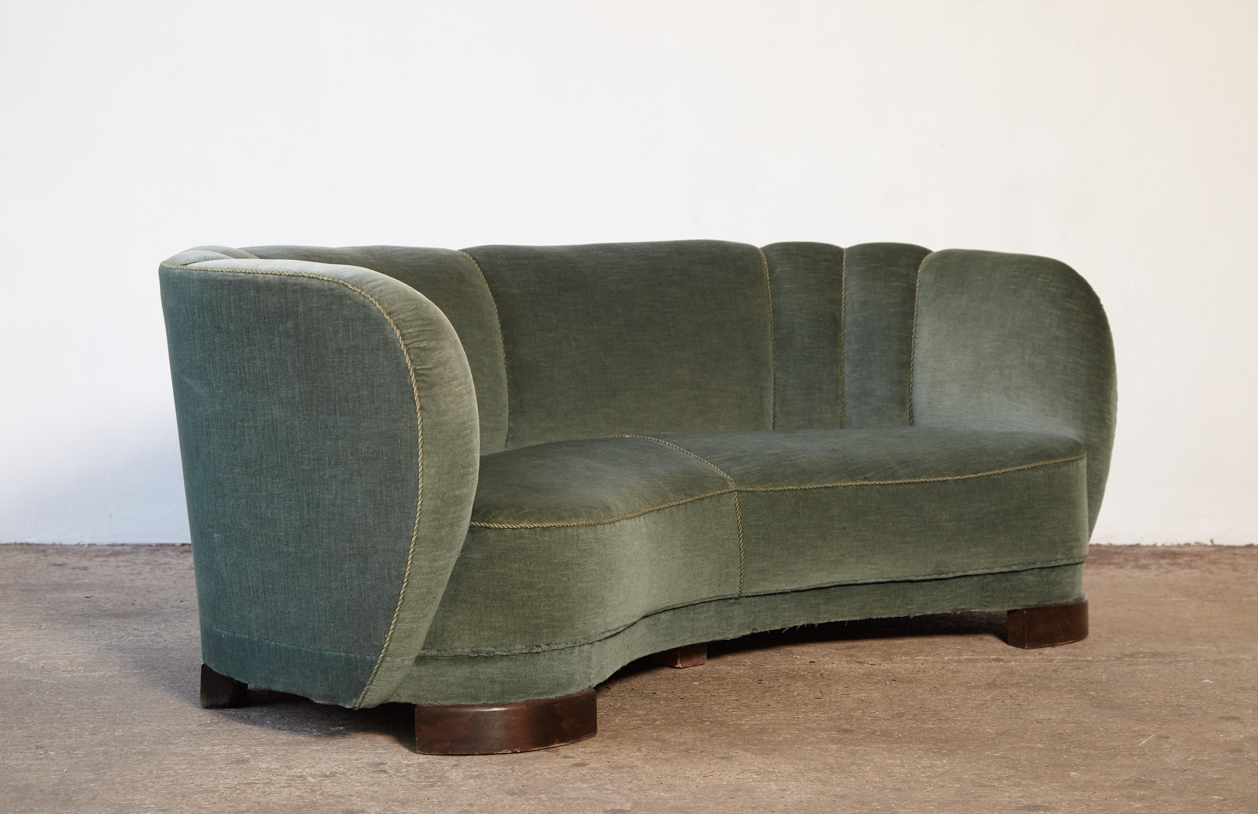 Mid-Century Modern Curved Green Banana Sofa in Style of Viggo Boesen/Fritz Hansen, Denmark, 1940s