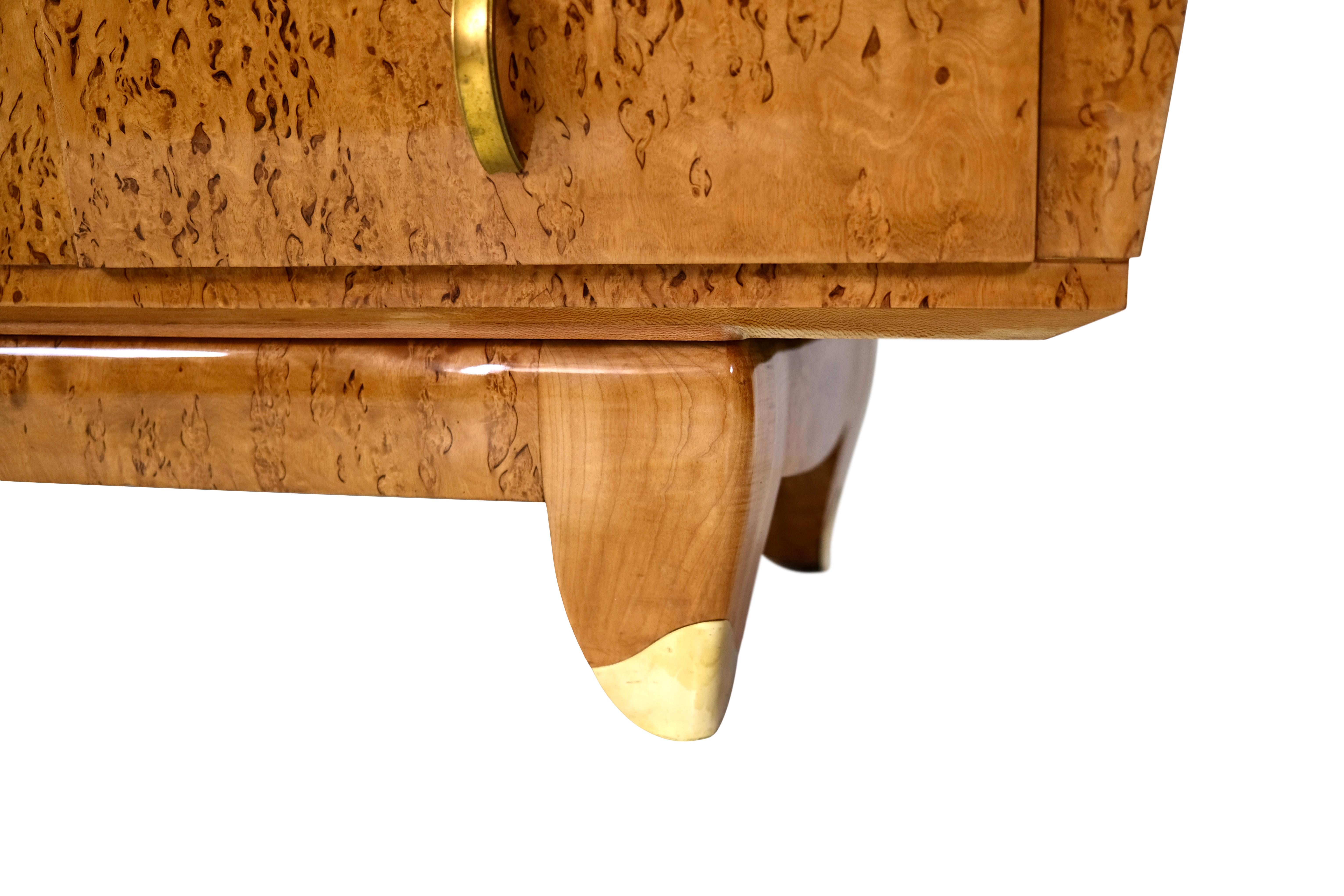 Curved hand polished Art Deco Sideboard in Birch Burl Wood with Brass Fittings For Sale 4