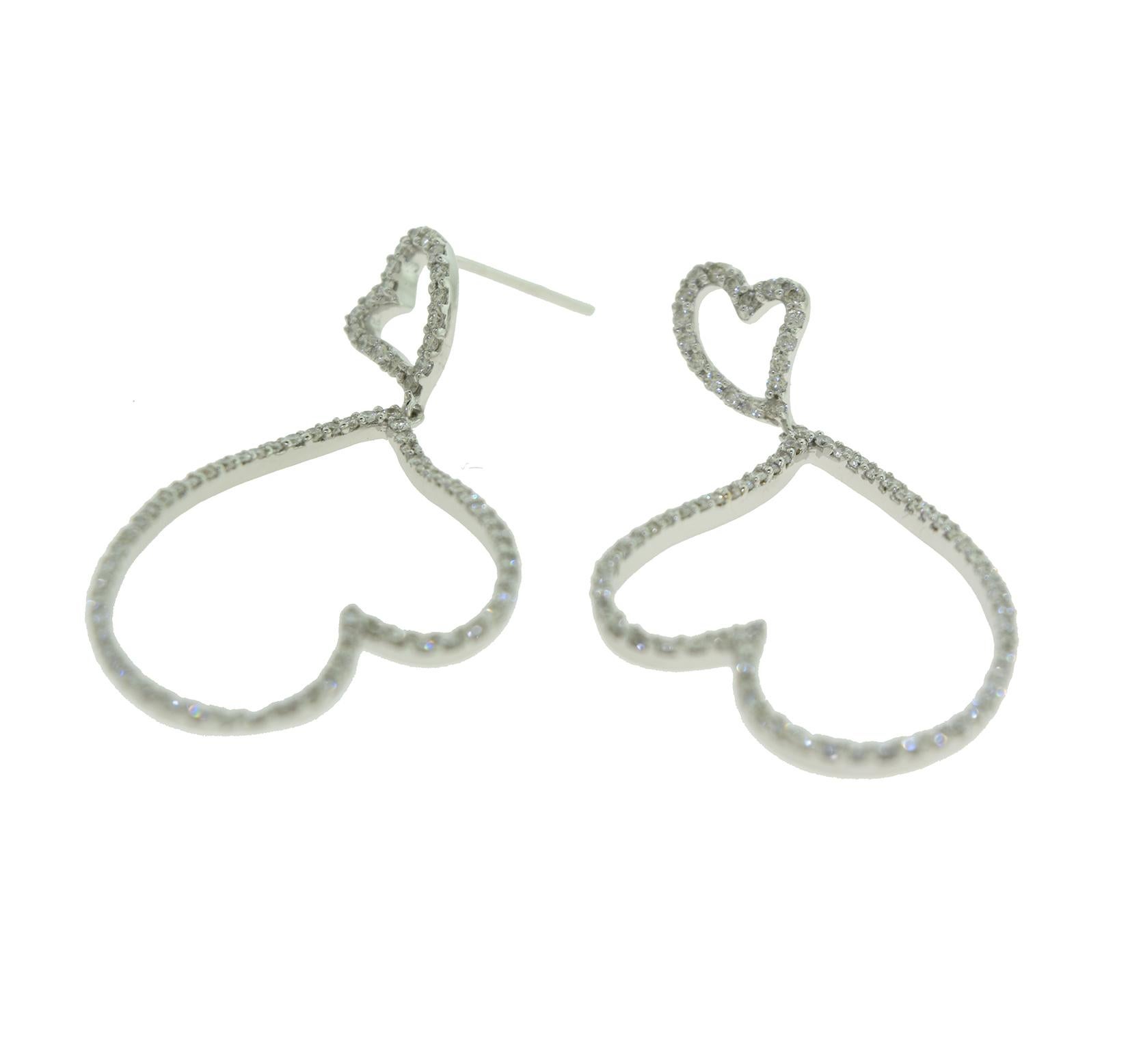 
Stil: Doppelherz-Ohrringe

Metall: Weißgold

Steine: 160 runde Diamanten (80 pro Ohrring)

Farbe des Diamanten: G-H

Diamant Reinheit: VS

Karat-Gesamtgewicht: Ca. 1,9 Karat (0,95 Karat pro Stück)

Gesamtgewicht des Artikels (g): 5.8

Herz