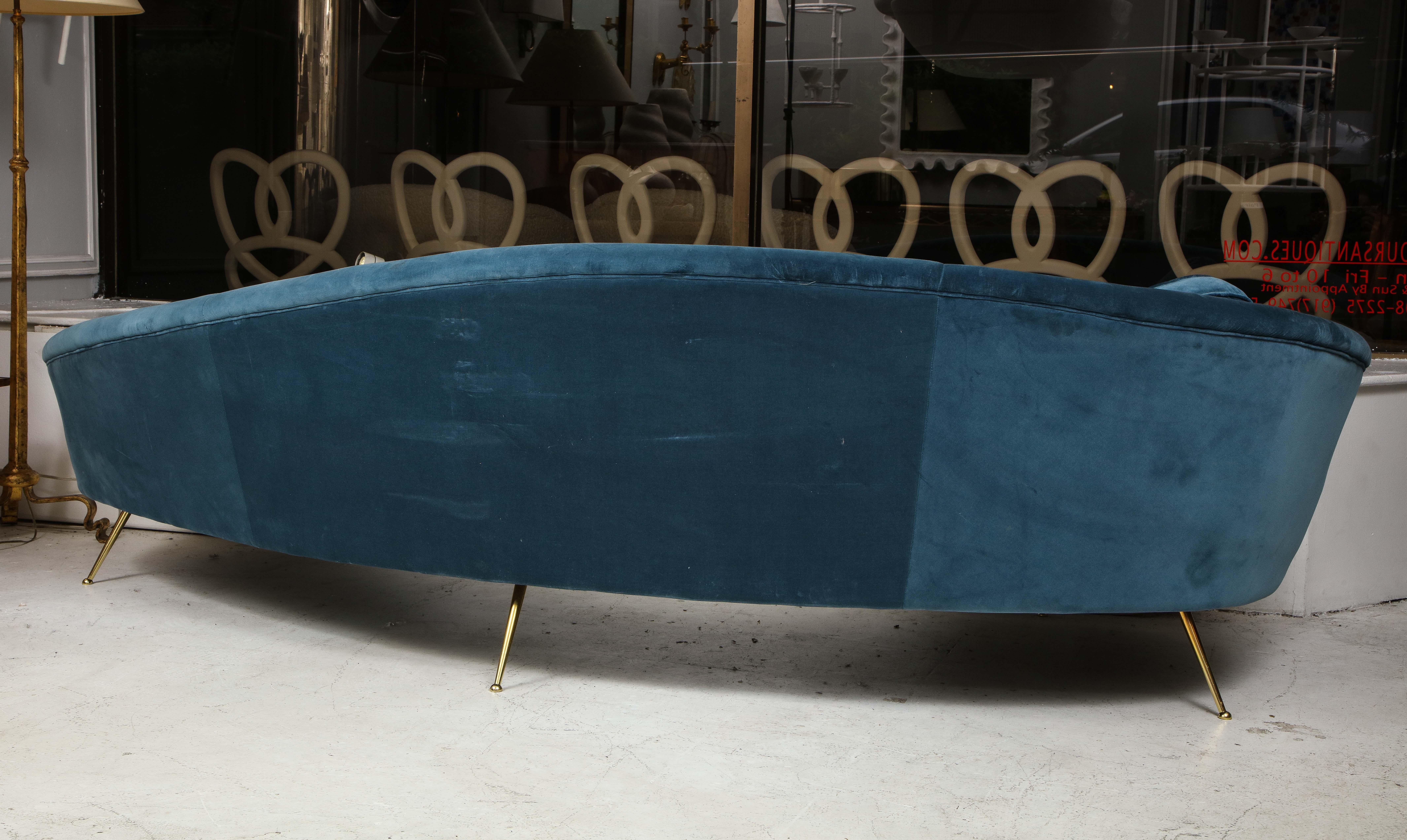 Curved Italian Sofa in the manner of Federico Munari For Sale 5