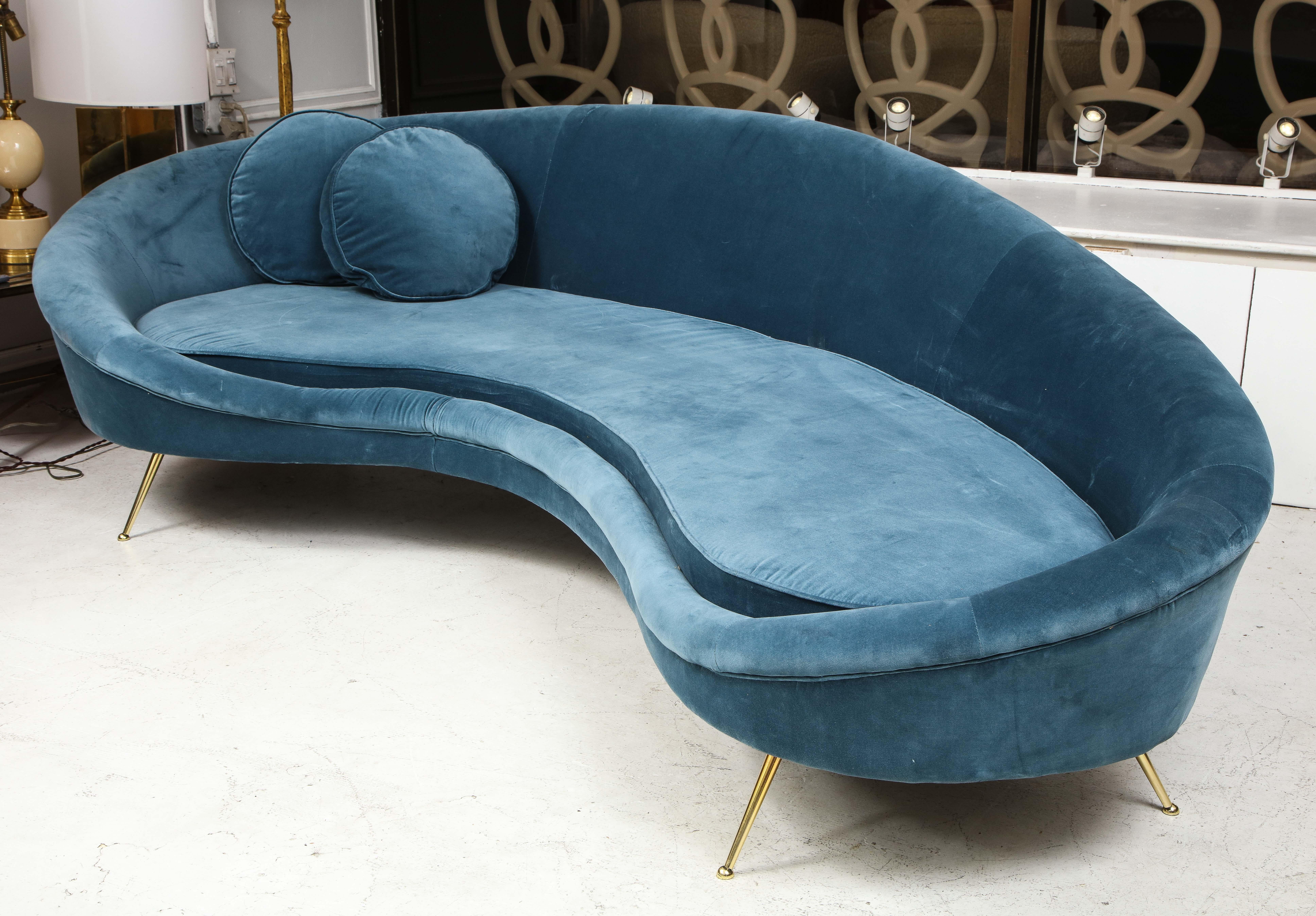 Curved Italian Sofa in the manner of Federico Munari  In Good Condition In New York, NY