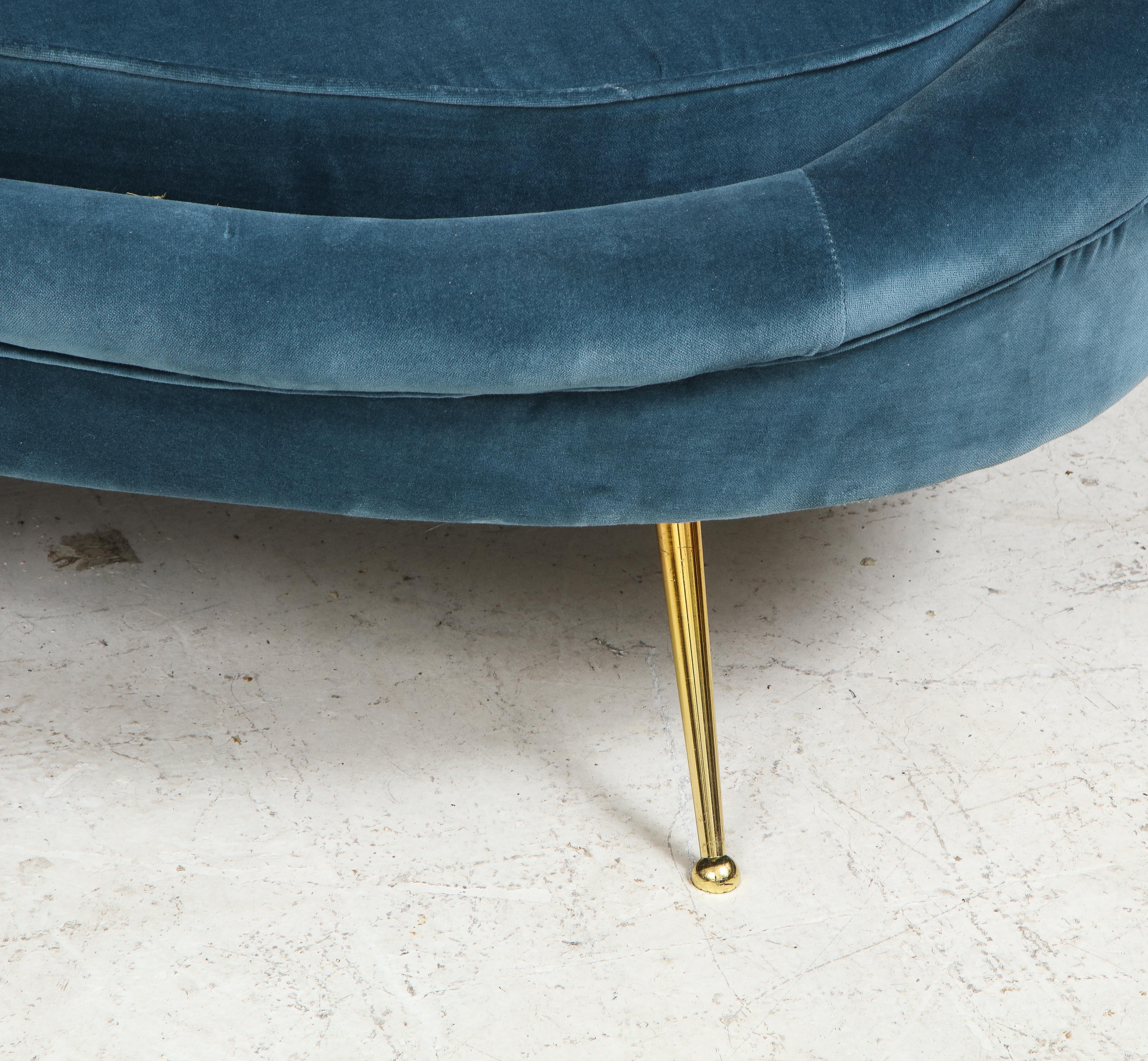 Curved Italian Sofa in the manner of Federico Munari For Sale 1
