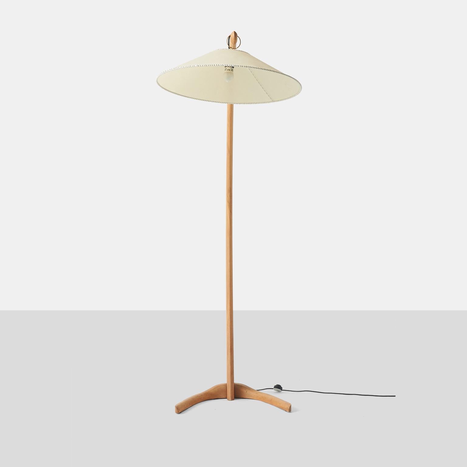 curved wood floor lamp