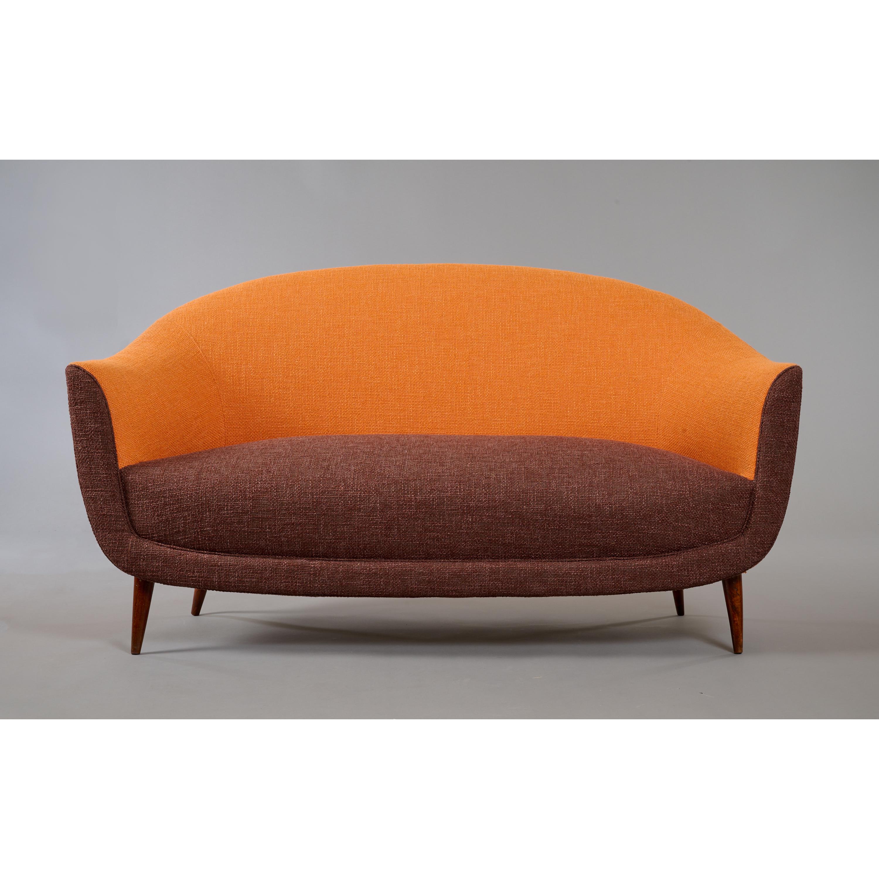 Mid-Century Modern Curved ITSO Federico Munari Settee in Wood with Orange Upholstery, Italy 1950s  For Sale