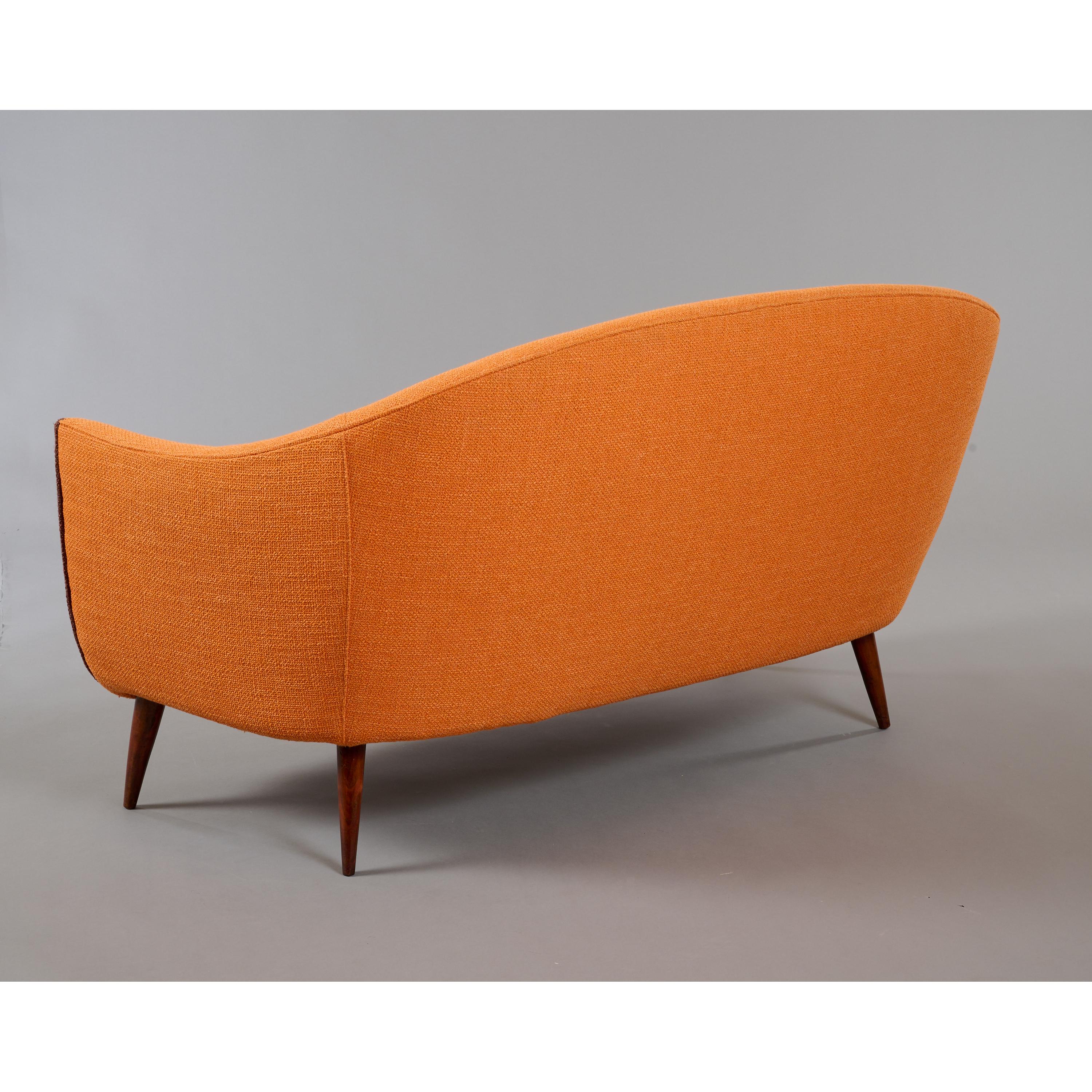Tissu d'ameublement Canapé incurvé ITSO Federico Munari en Wood avec tapisserie orange, Italie, années 1950  en vente