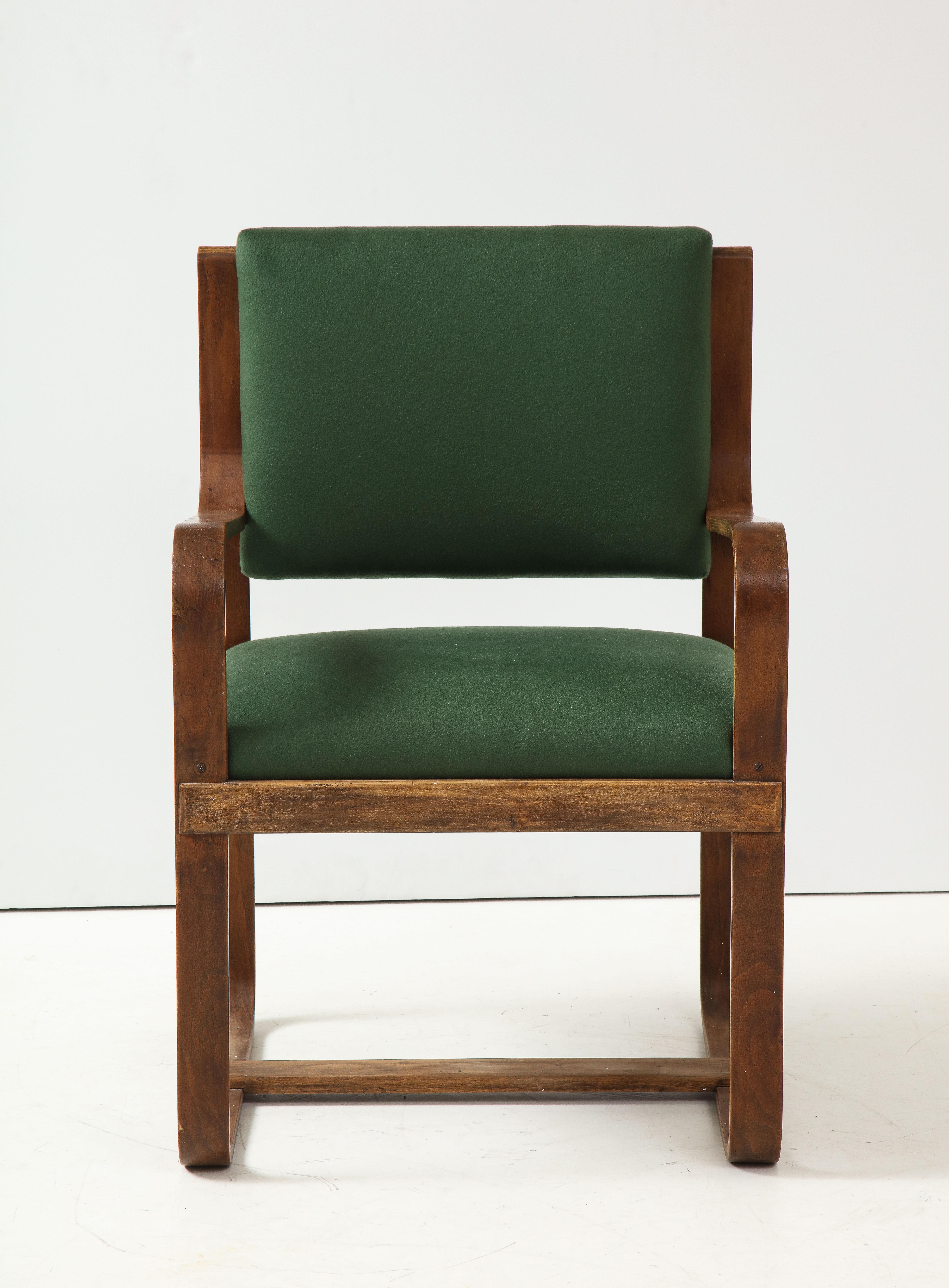 Fauteuil en bois stratifié incurvé de Giuseppe Pagano, Italie, vers les années 1940. 

Ce superbe fauteuil a été conçu à l'origine pour l'université Bocconi de Milan par l'architecte, le designer de meubles et le rédacteur en chef de longue date
