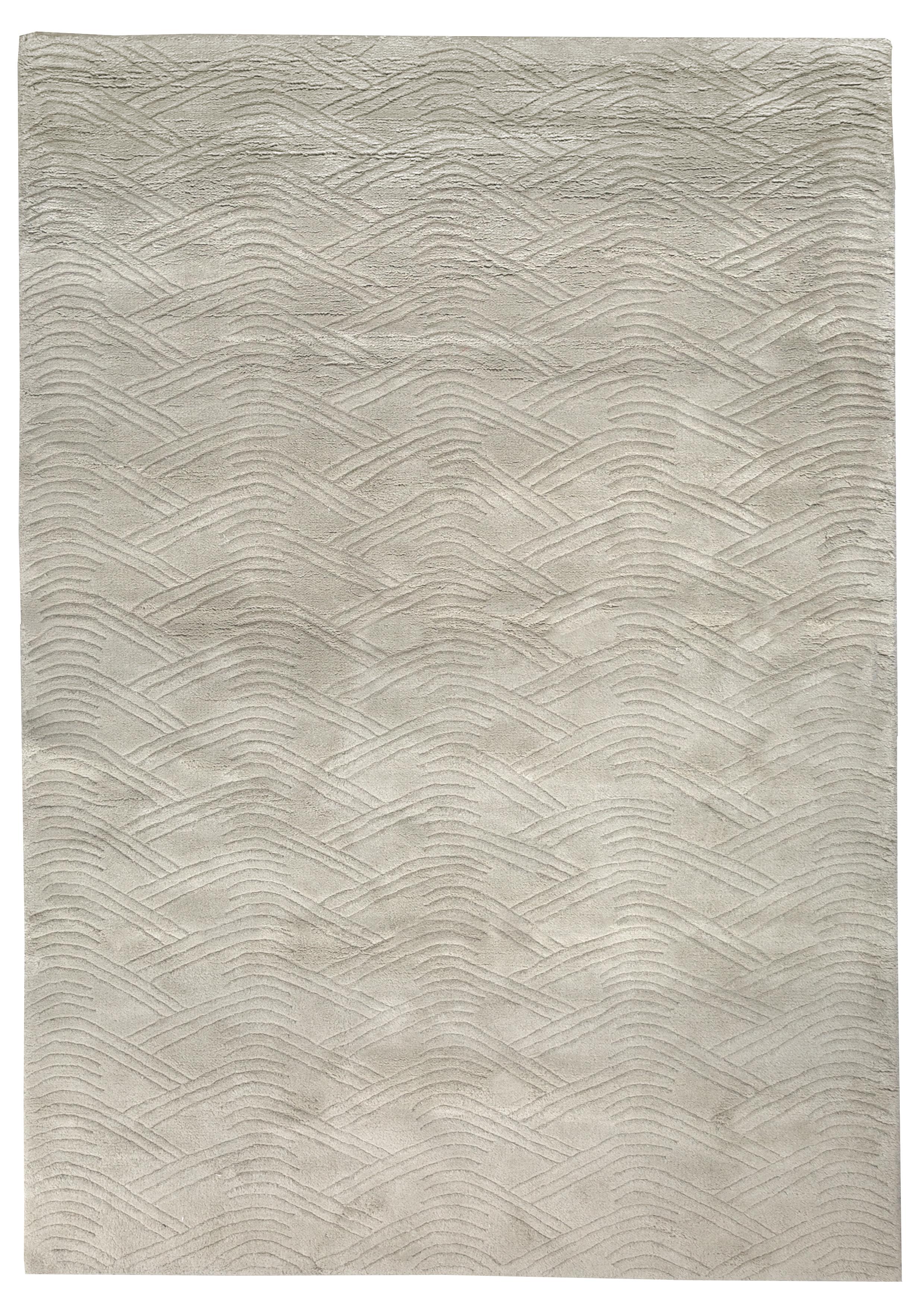 Hand-Woven Curved Line Pattern Customizable Voyage Weave Rug in Dove Small For Sale