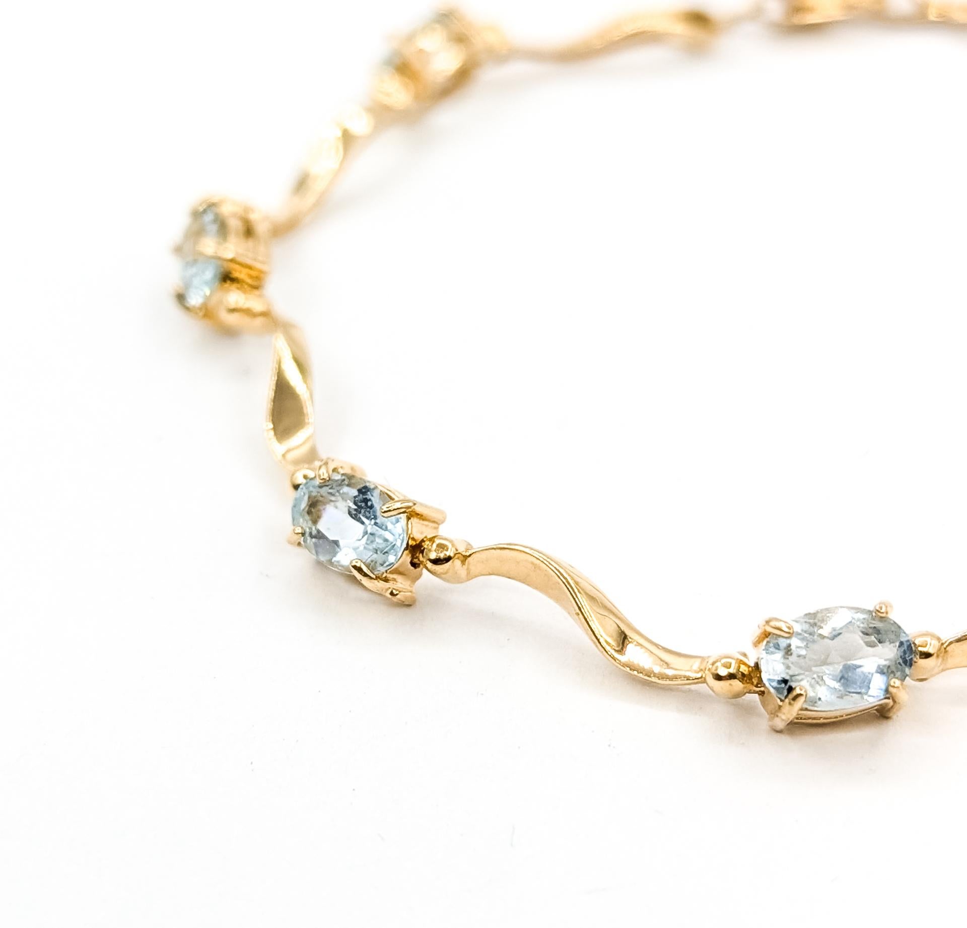Contemporaneo Bracciale con acquamarina a maglie curve in 14 carati in vendita