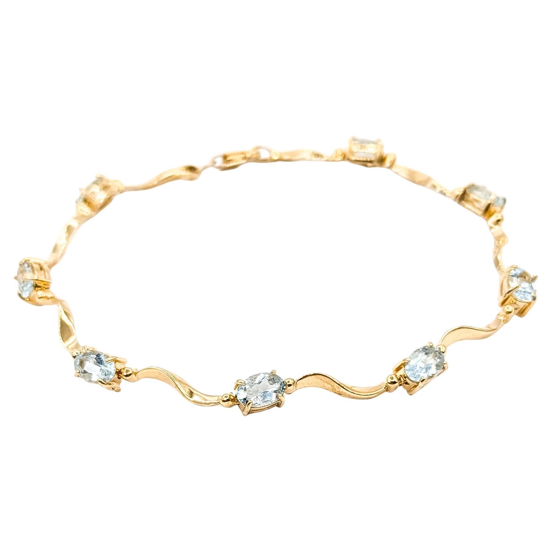 Bracelet d
aigue-marine à maillons courbes en 14k