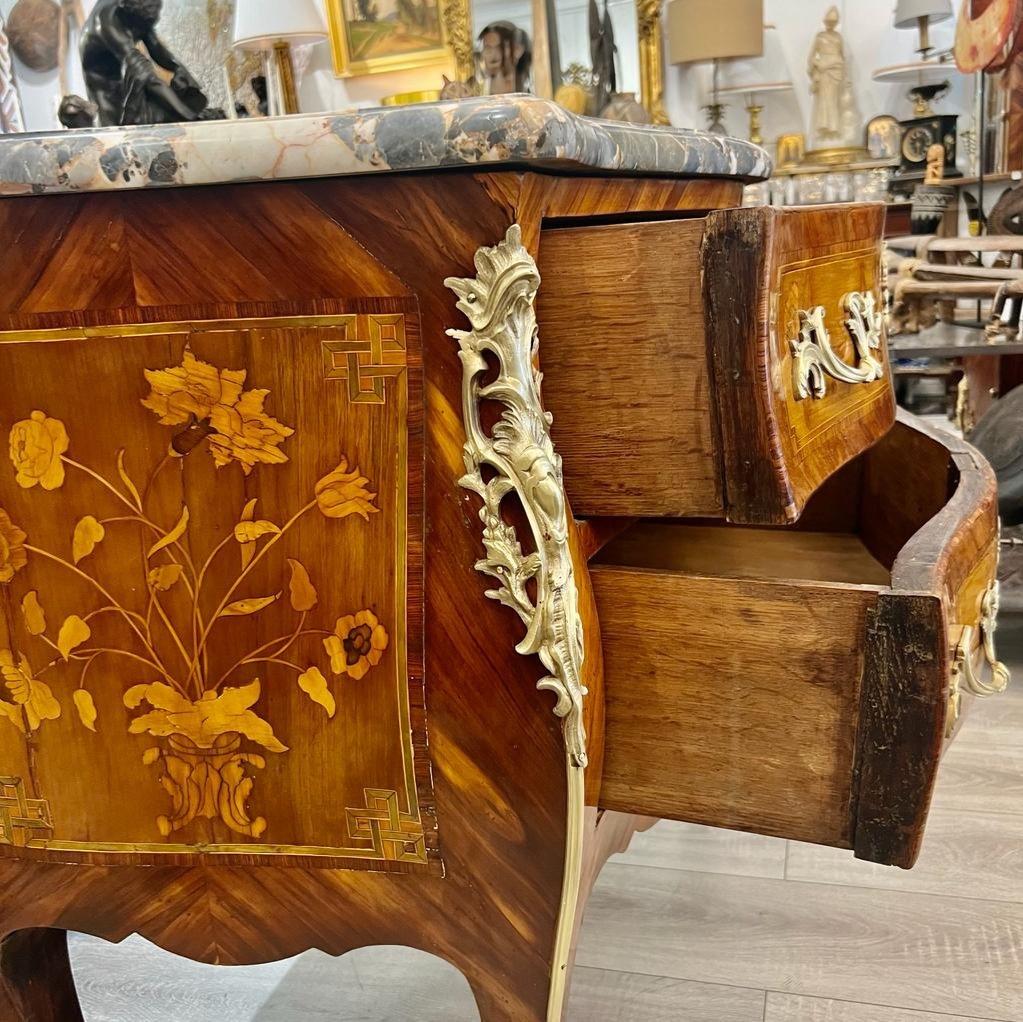 Curved Louis XV Sauteuse Commode in Floral Marquetry, 18th Century For Sale 2