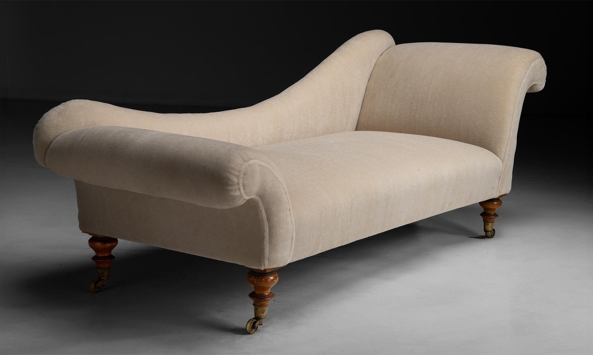 19th Century Curved Lounge in Mohair Velvet, England circa 1860 For Sale