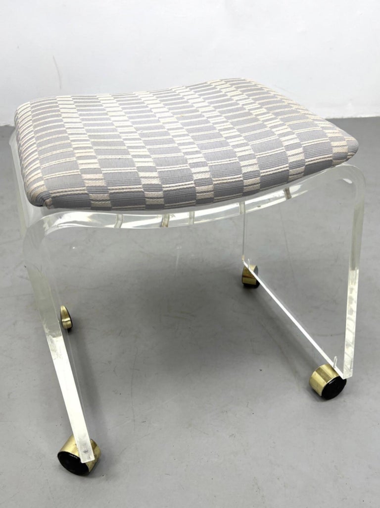 HILL MANUFACTURING Lucite Vanity Stool Bench. Dimensions: H: 17 inches: W: 18 inches: D: 15 inches.