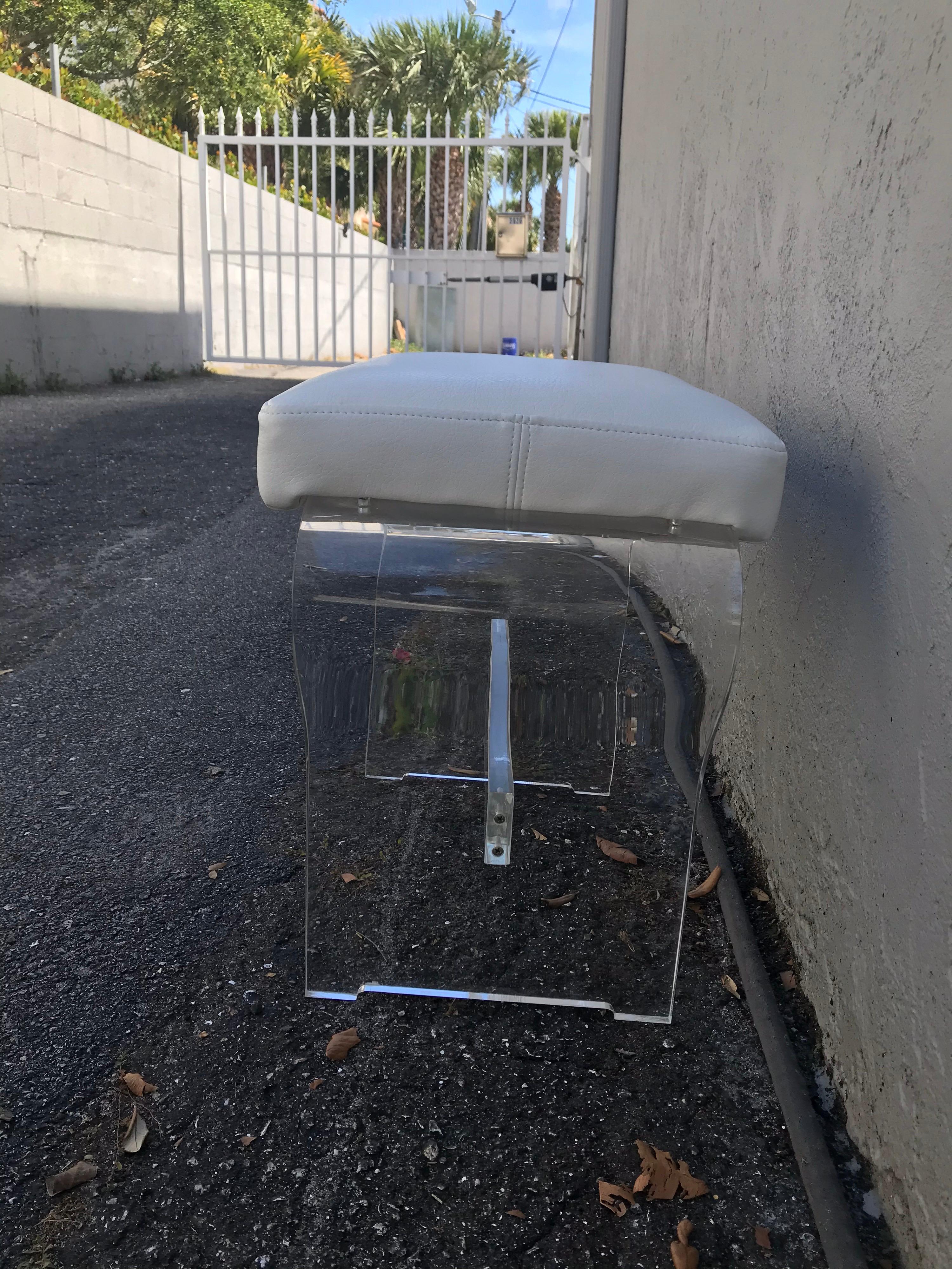Curved Lucite Vanity Stool by Charles Hollis Jones In Good Condition In West Palm Beach, FL