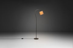 Lampadaire en métal incurvé, Europe Première moitié du 20e siècle
