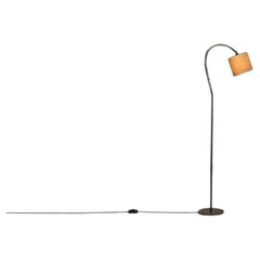 Lampadaire en métal incurvé, Europe Première moitié du 20e siècle