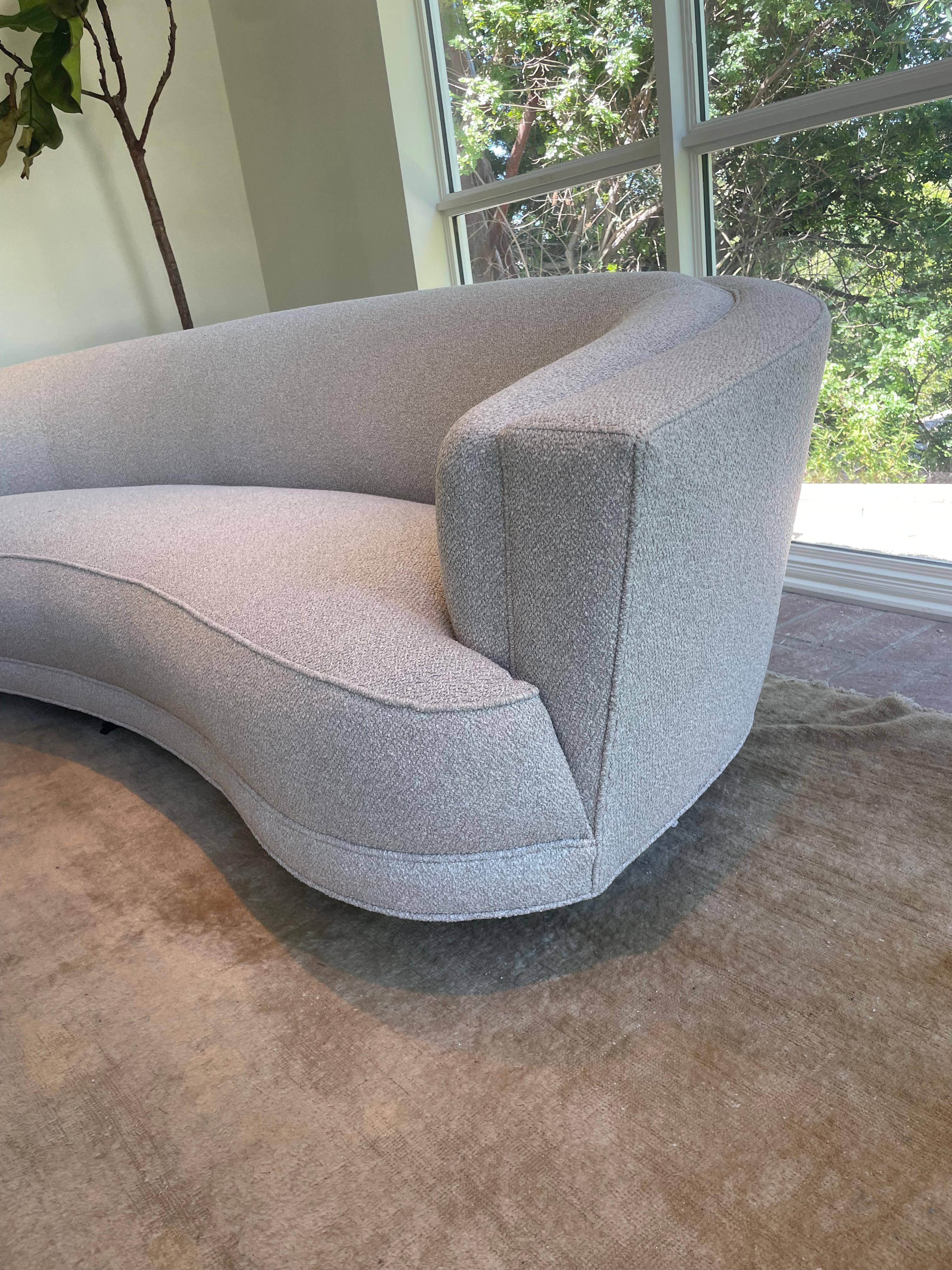 Mid-Century Modern Curved mid-century sofa in new, neutral boucle  For Sale