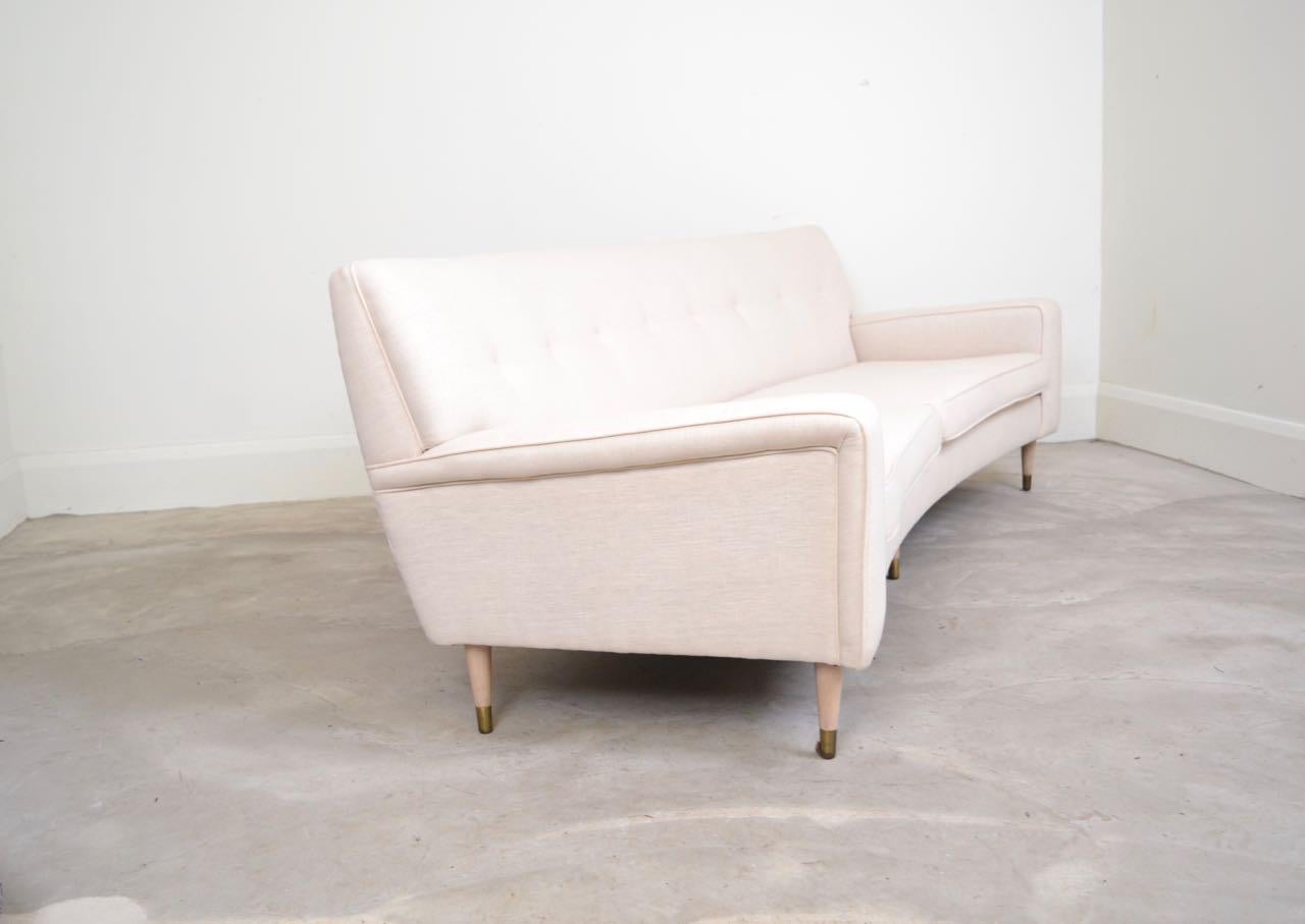Curved Midcentury Sofa Upholstered in Natural Linen For Sale 1