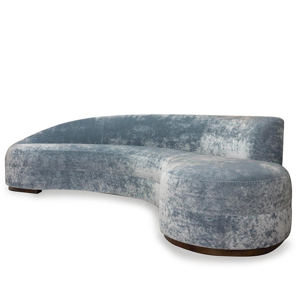 Mid-Century Modern Canapé incurvé de style milieu de siècle à assise et dossier serrés en vente