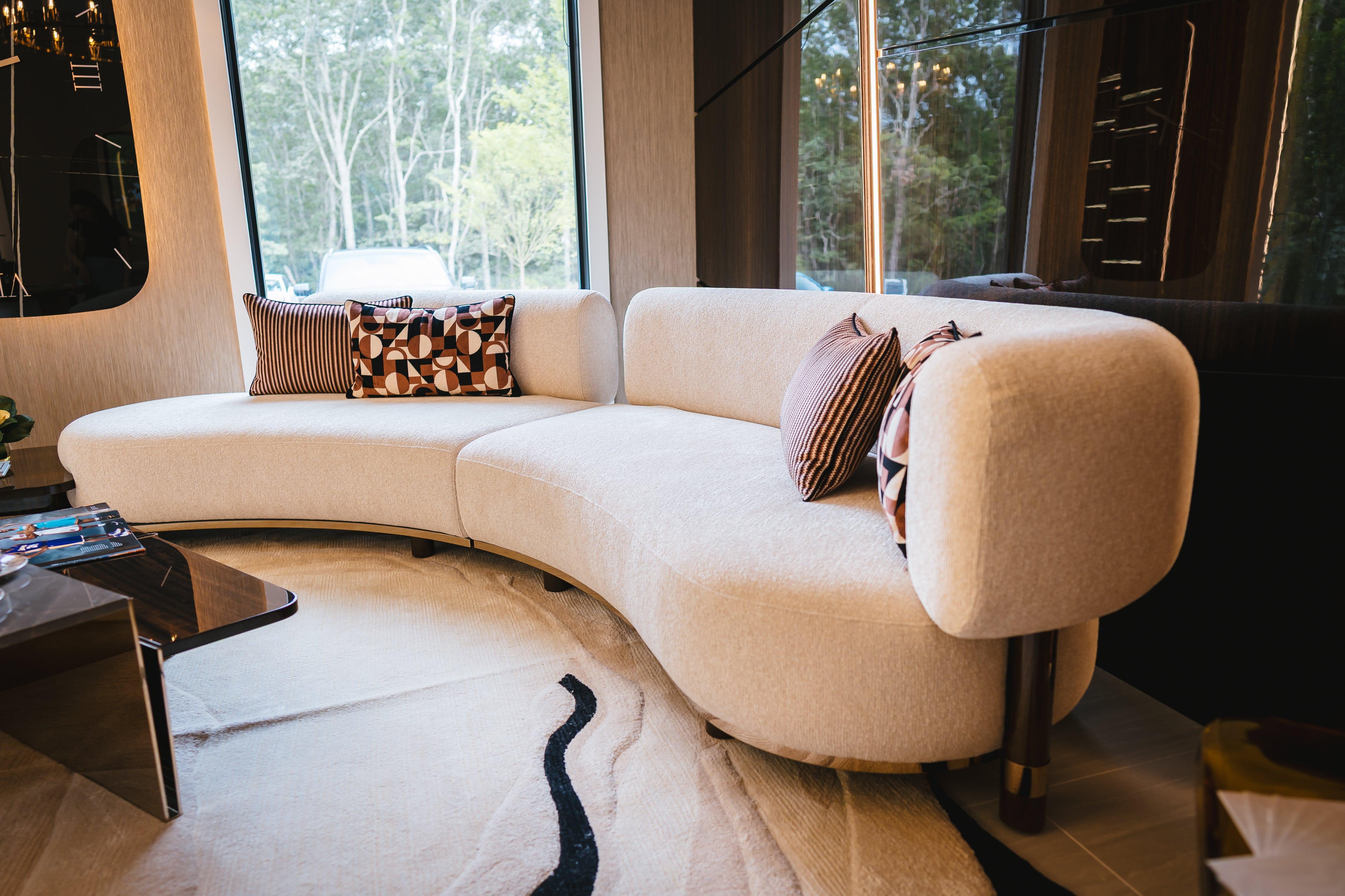 Metal Curved Modern Blosse Sofa in Cream Upholstery with Integrated Walnut Side Table For Sale