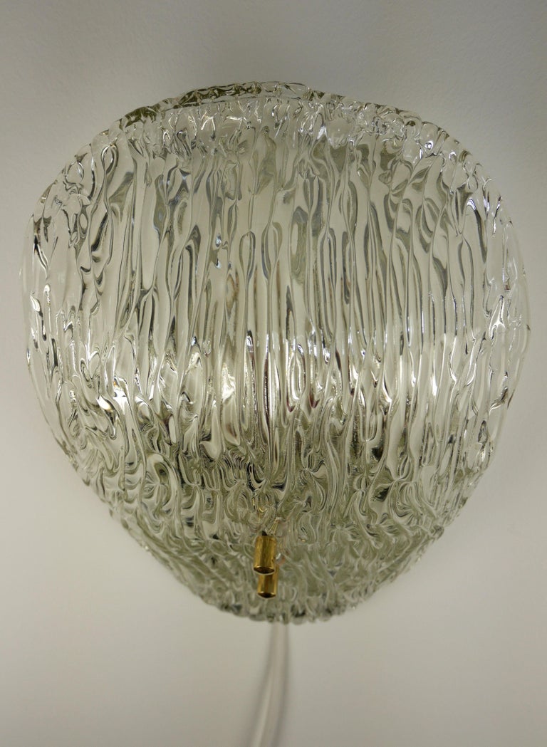 Mid-Century Modern Curved 1950s Murano Clear Ice Textured Glass Wall Sconce by J.T. Kalmar For Sale