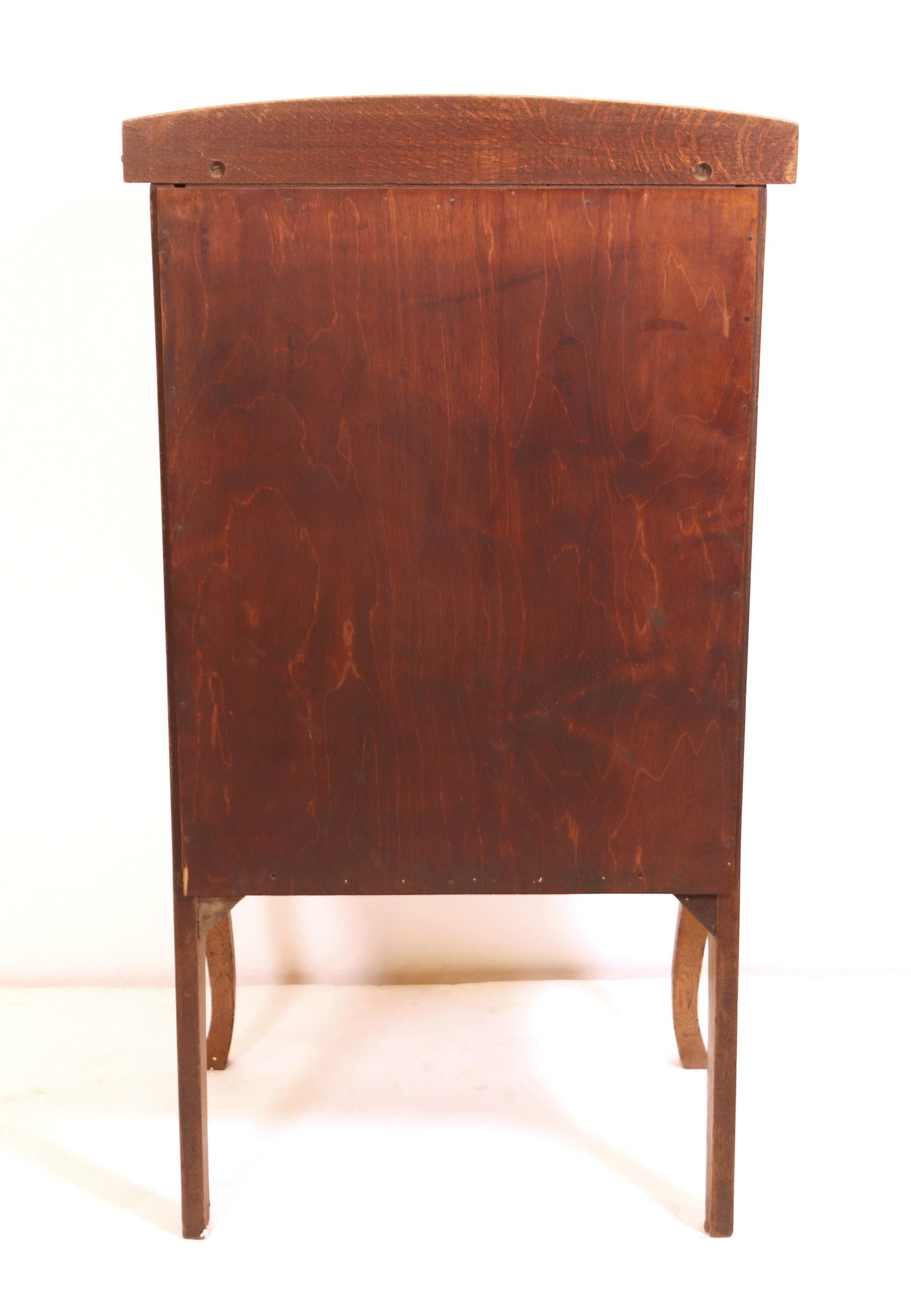 Curved Oak Sheet Music Cabinet with Cabriole Legs In Good Condition In New York, NY