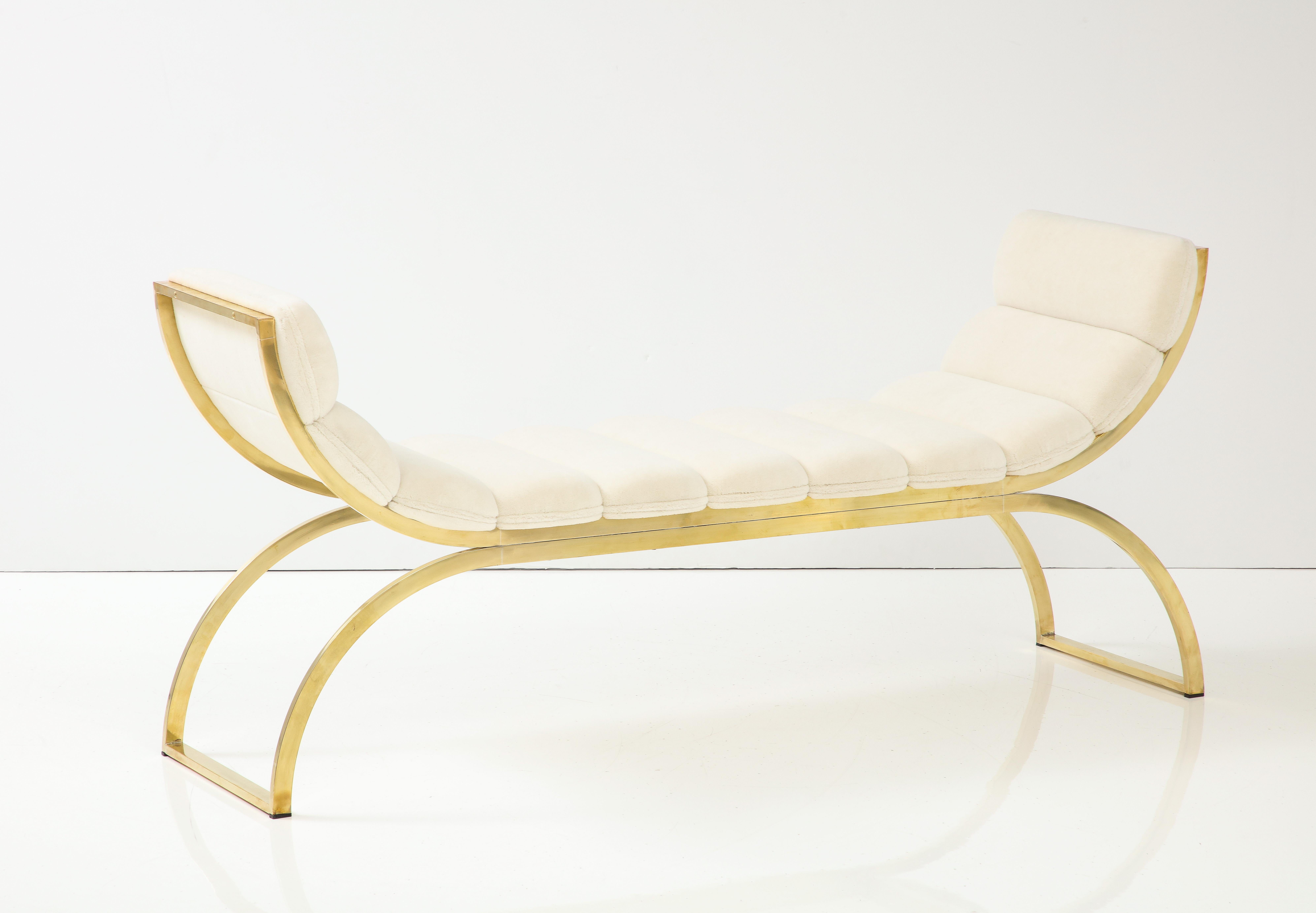 Contemporary Curved Polished Brass U-Shaped Bench with Ivory Boucle, Italy, 2023 For Sale