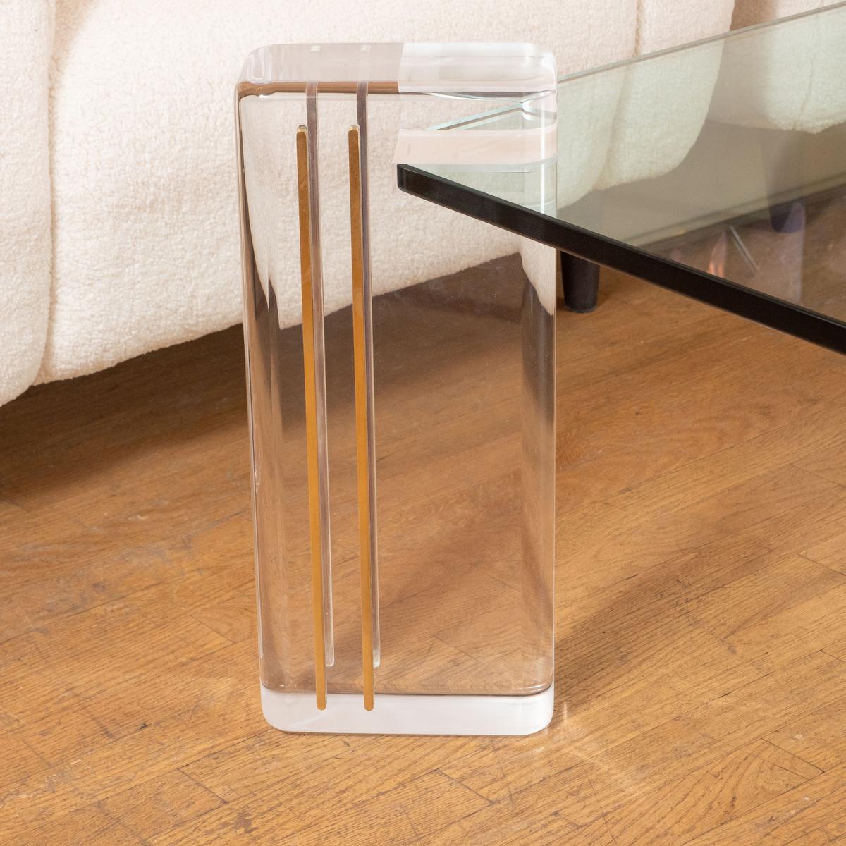 Américain Table d'appoint incurvée en nickel poli avec plateau en verre en porte-à-faux.  en vente