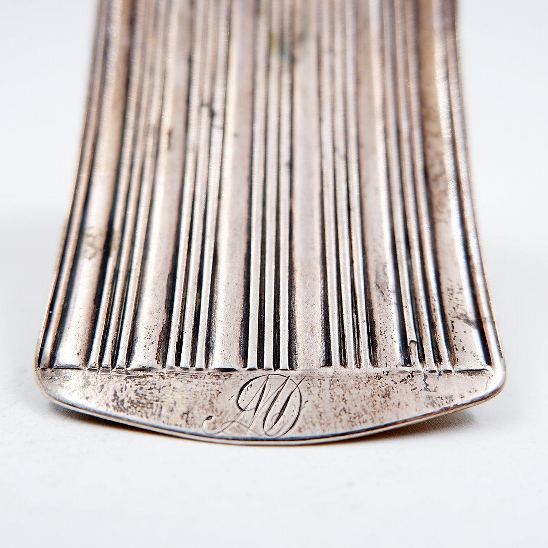 Tabatière de poche en argent doré à côtes incurvées - 19e siècle en vente 8