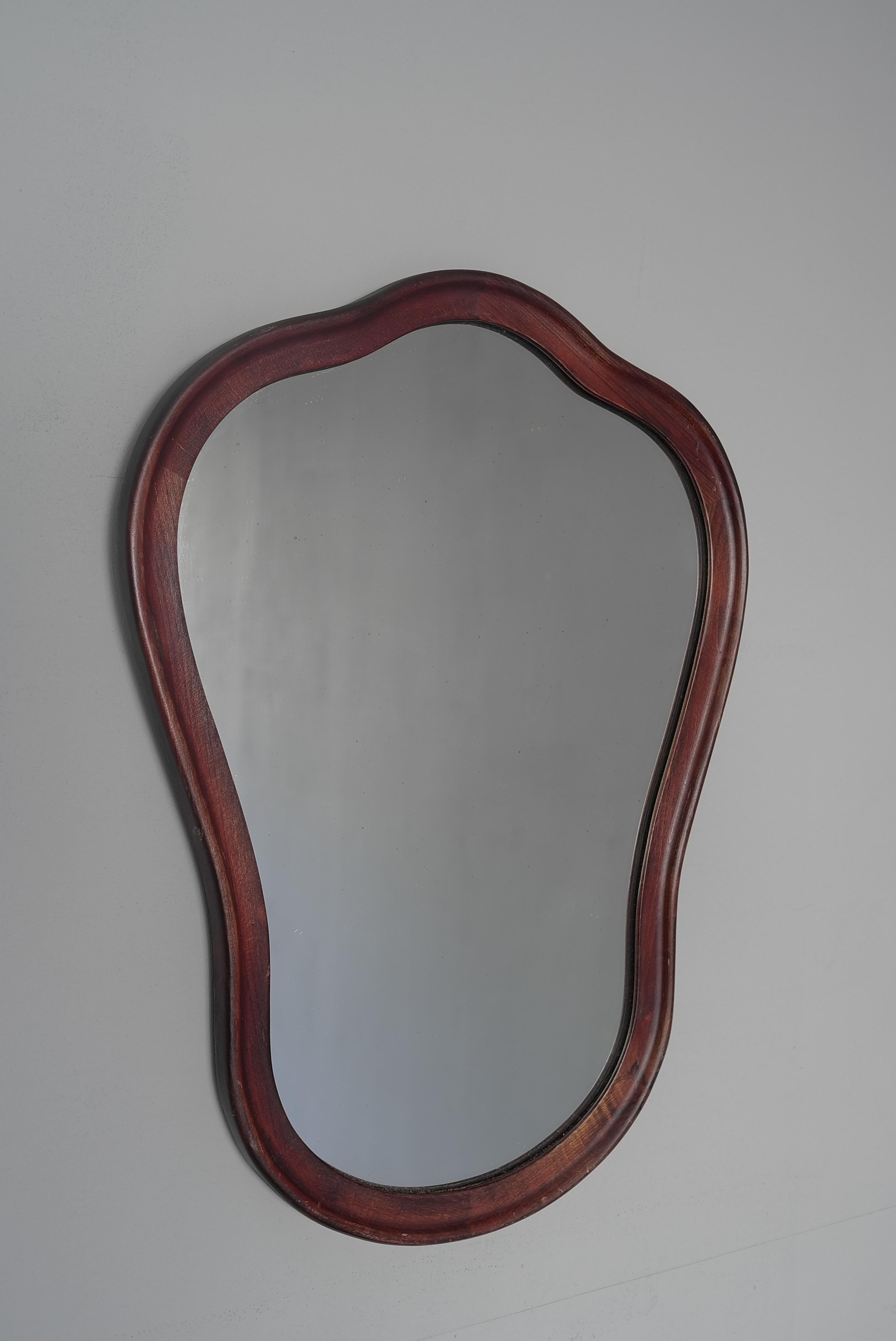 Curved Sculptural Wooden Wall Mirror, Italy 1960's In Good Condition For Sale In Den Haag, NL
